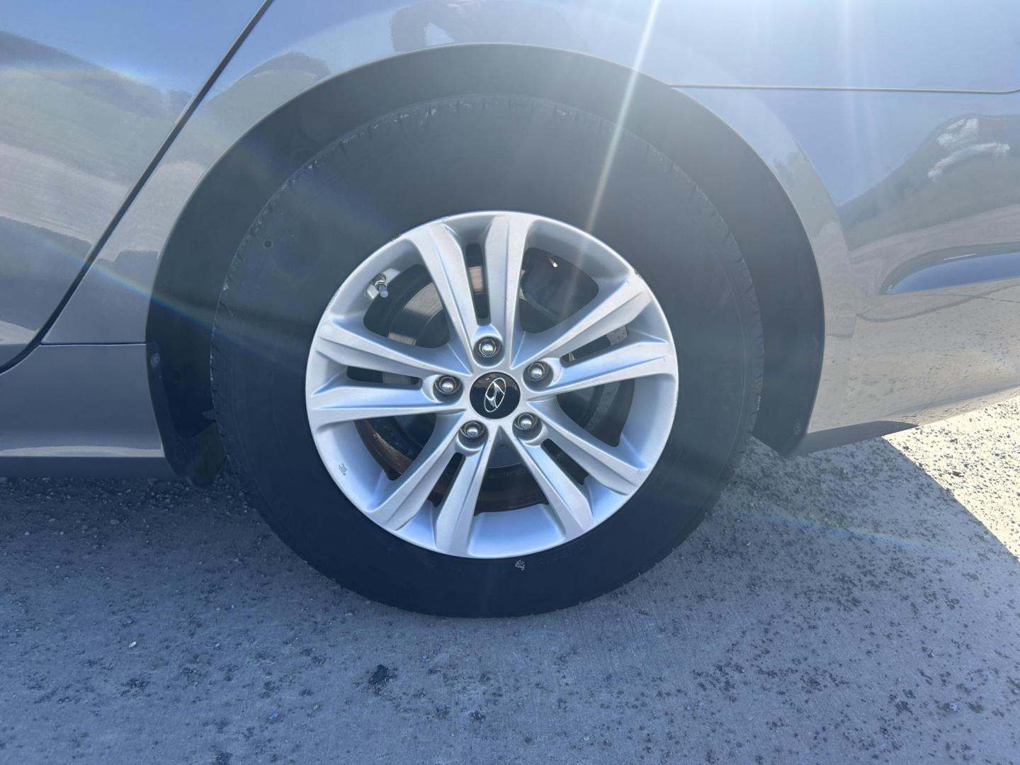 2013 GRAY /Gray Hyundai Sonata GLS (5NPEB4AC2DH) with an 2.4L L4 DOHC 16V engine, Automatic transmission, located at 506 S. Kingshighway, Cape Girardeau, MO, 63703, (573) 235-5000, 37.294991, -89.553635 - 2013 Hyundai Sonata GLS 126xxx miles Front Wheel Drive 2.4L 4 Cyl. Automatic Cruise Bluetooth Power Windows/Locks/Mirrors We have financing available and we accept trades! Fill out a credit application on our website or come by today! If you have any questions, give us a call at (573) 235-5 - Photo#36