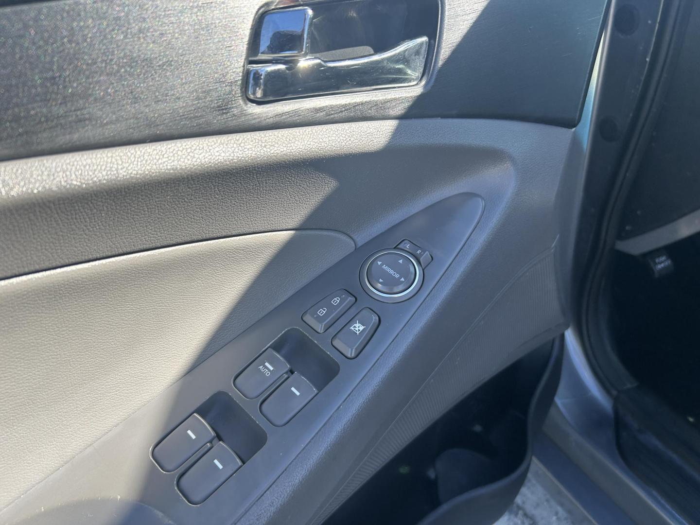 2013 GRAY /Gray Hyundai Sonata GLS (5NPEB4AC2DH) with an 2.4L L4 DOHC 16V engine, Automatic transmission, located at 506 S. Kingshighway, Cape Girardeau, MO, 63703, (573) 235-5000, 37.294991, -89.553635 - 2013 Hyundai Sonata GLS 126xxx miles Front Wheel Drive 2.4L 4 Cyl. Automatic Cruise Bluetooth Power Windows/Locks/Mirrors We have financing available and we accept trades! Fill out a credit application on our website or come by today! If you have any questions, give us a call at (573) 235-5 - Photo#22