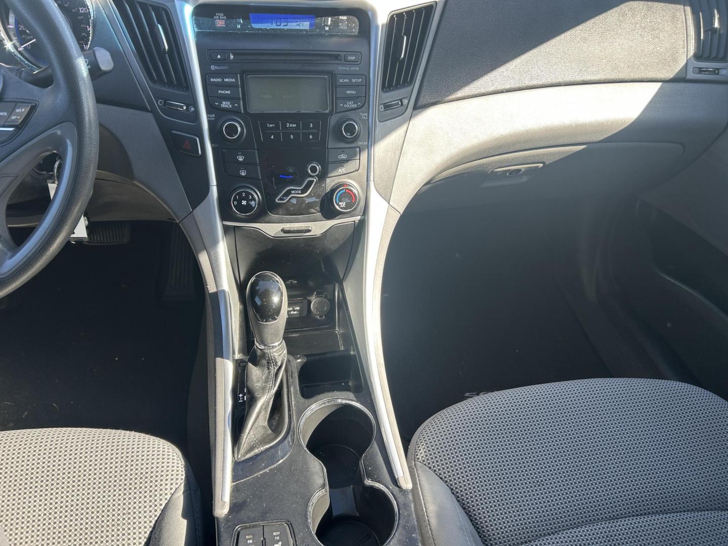 2013 GRAY /Gray Hyundai Sonata GLS (5NPEB4AC2DH) with an 2.4L L4 DOHC 16V engine, Automatic transmission, located at 506 S. Kingshighway, Cape Girardeau, MO, 63703, (573) 235-5000, 37.294991, -89.553635 - 2013 Hyundai Sonata GLS 126xxx miles Front Wheel Drive 2.4L 4 Cyl. Automatic Cruise Bluetooth Power Windows/Locks/Mirrors We have financing available and we accept trades! Fill out a credit application on our website or come by today! If you have any questions, give us a call at (573) 235-5 - Photo#26