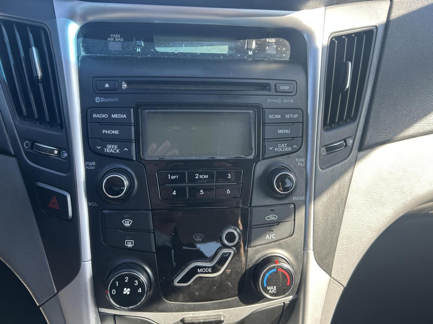 2013 GRAY /Gray Hyundai Sonata GLS (5NPEB4AC2DH) with an 2.4L L4 DOHC 16V engine, Automatic transmission, located at 506 S. Kingshighway, Cape Girardeau, MO, 63703, (573) 235-5000, 37.294991, -89.553635 - 2013 Hyundai Sonata GLS 126xxx miles Front Wheel Drive 2.4L 4 Cyl. Automatic Cruise Bluetooth Power Windows/Locks/Mirrors We have financing available and we accept trades! Fill out a credit application on our website or come by today! If you have any questions, give us a call at (573) 235-5 - Photo#28