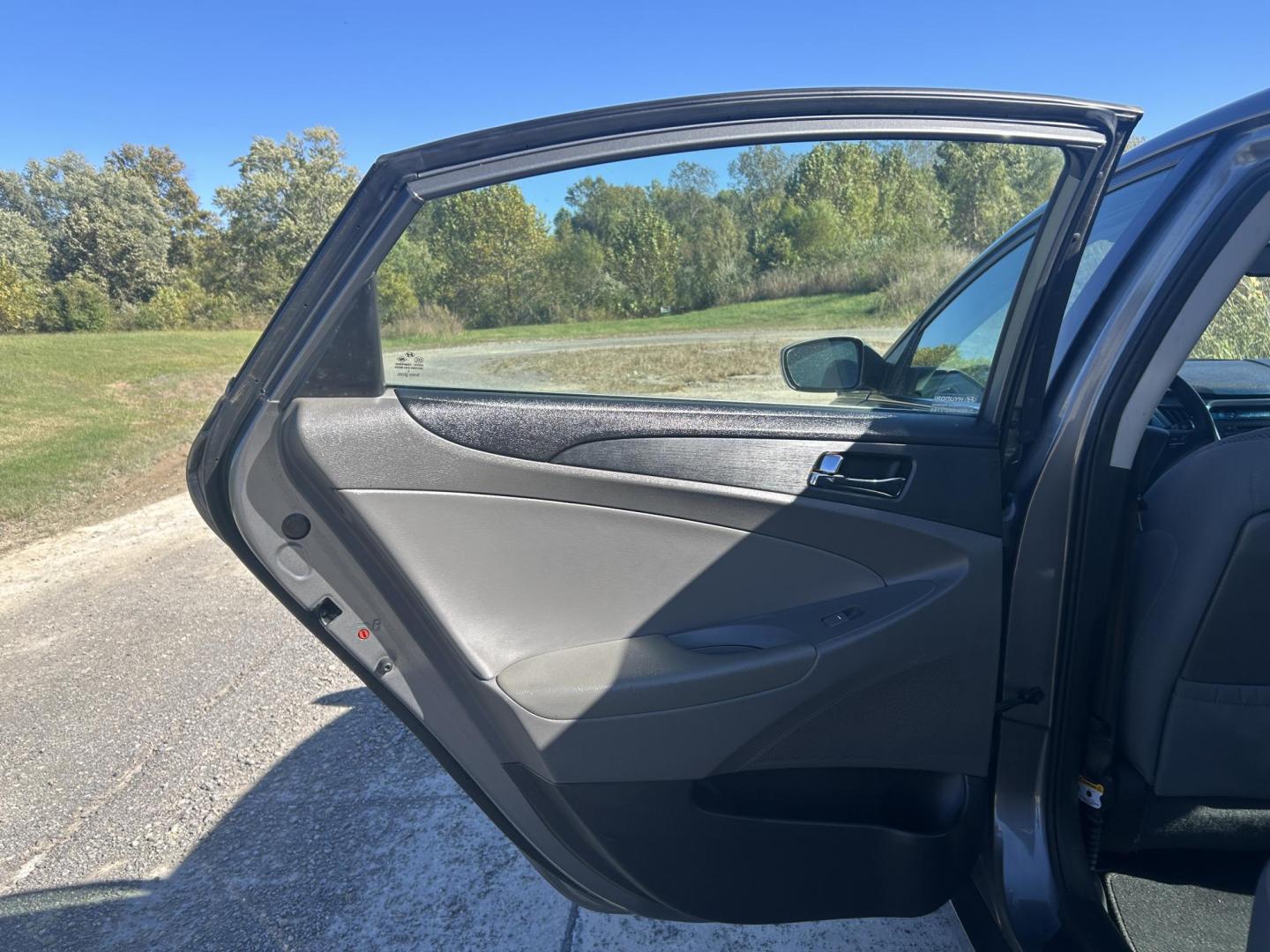 2013 GRAY /Gray Hyundai Sonata GLS (5NPEB4AC2DH) with an 2.4L L4 DOHC 16V engine, Automatic transmission, located at 506 S. Kingshighway, Cape Girardeau, MO, 63703, (573) 235-5000, 37.294991, -89.553635 - 2013 Hyundai Sonata GLS 126xxx miles Front Wheel Drive 2.4L 4 Cyl. Automatic Cruise Bluetooth Power Windows/Locks/Mirrors We have financing available and we accept trades! Fill out a credit application on our website or come by today! If you have any questions, give us a call at (573) 235-5 - Photo#15