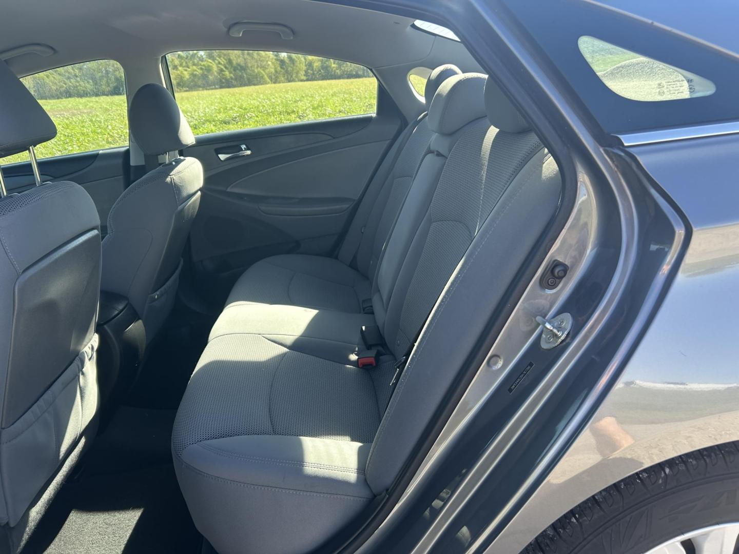 2013 GRAY /Gray Hyundai Sonata GLS (5NPEB4AC2DH) with an 2.4L L4 DOHC 16V engine, Automatic transmission, located at 506 S. Kingshighway, Cape Girardeau, MO, 63703, (573) 235-5000, 37.294991, -89.553635 - 2013 Hyundai Sonata GLS 126xxx miles Front Wheel Drive 2.4L 4 Cyl. Automatic Cruise Bluetooth Power Windows/Locks/Mirrors We have financing available and we accept trades! Fill out a credit application on our website or come by today! If you have any questions, give us a call at (573) 235-5 - Photo#16