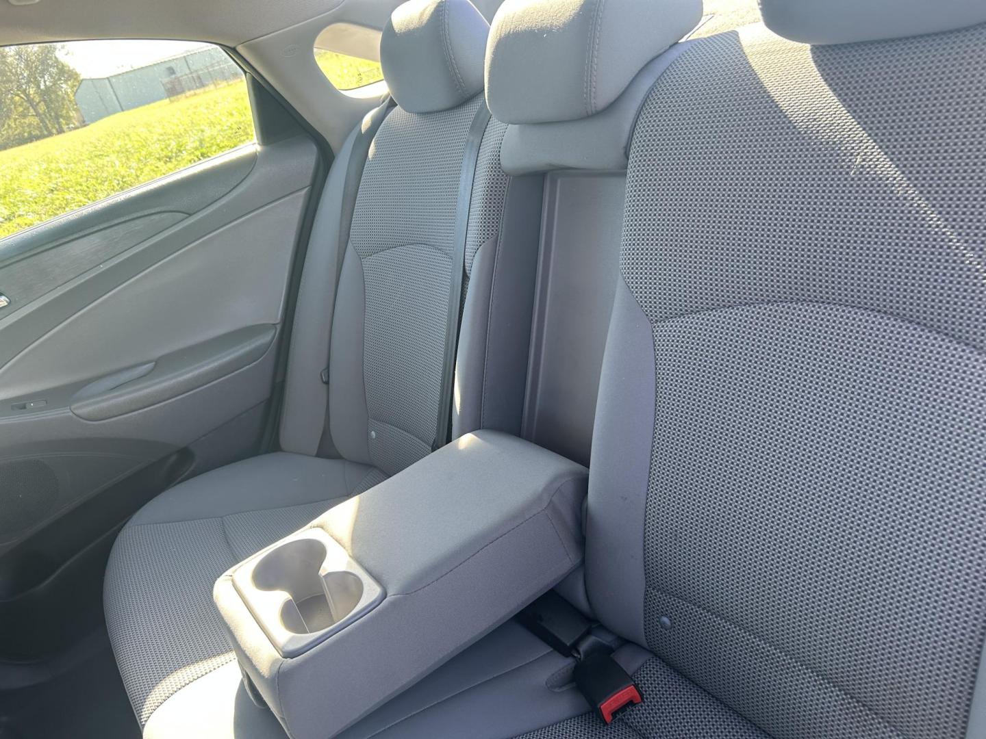 2013 GRAY /Gray Hyundai Sonata GLS (5NPEB4AC2DH) with an 2.4L L4 DOHC 16V engine, Automatic transmission, located at 506 S. Kingshighway, Cape Girardeau, MO, 63703, (573) 235-5000, 37.294991, -89.553635 - 2013 Hyundai Sonata GLS 126xxx miles Front Wheel Drive 2.4L 4 Cyl. Automatic Cruise Bluetooth Power Windows/Locks/Mirrors We have financing available and we accept trades! Fill out a credit application on our website or come by today! If you have any questions, give us a call at (573) 235-5 - Photo#31