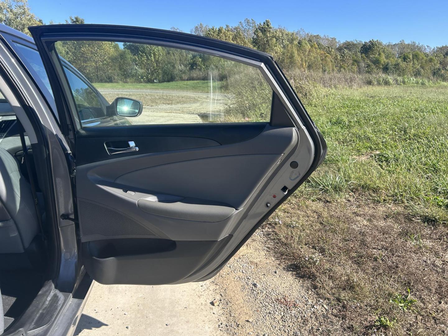 2013 GRAY /Gray Hyundai Sonata GLS (5NPEB4AC2DH) with an 2.4L L4 DOHC 16V engine, Automatic transmission, located at 506 S. Kingshighway, Cape Girardeau, MO, 63703, (573) 235-5000, 37.294991, -89.553635 - 2013 Hyundai Sonata GLS 126xxx miles Front Wheel Drive 2.4L 4 Cyl. Automatic Cruise Bluetooth Power Windows/Locks/Mirrors We have financing available and we accept trades! Fill out a credit application on our website or come by today! If you have any questions, give us a call at (573) 235-5 - Photo#17