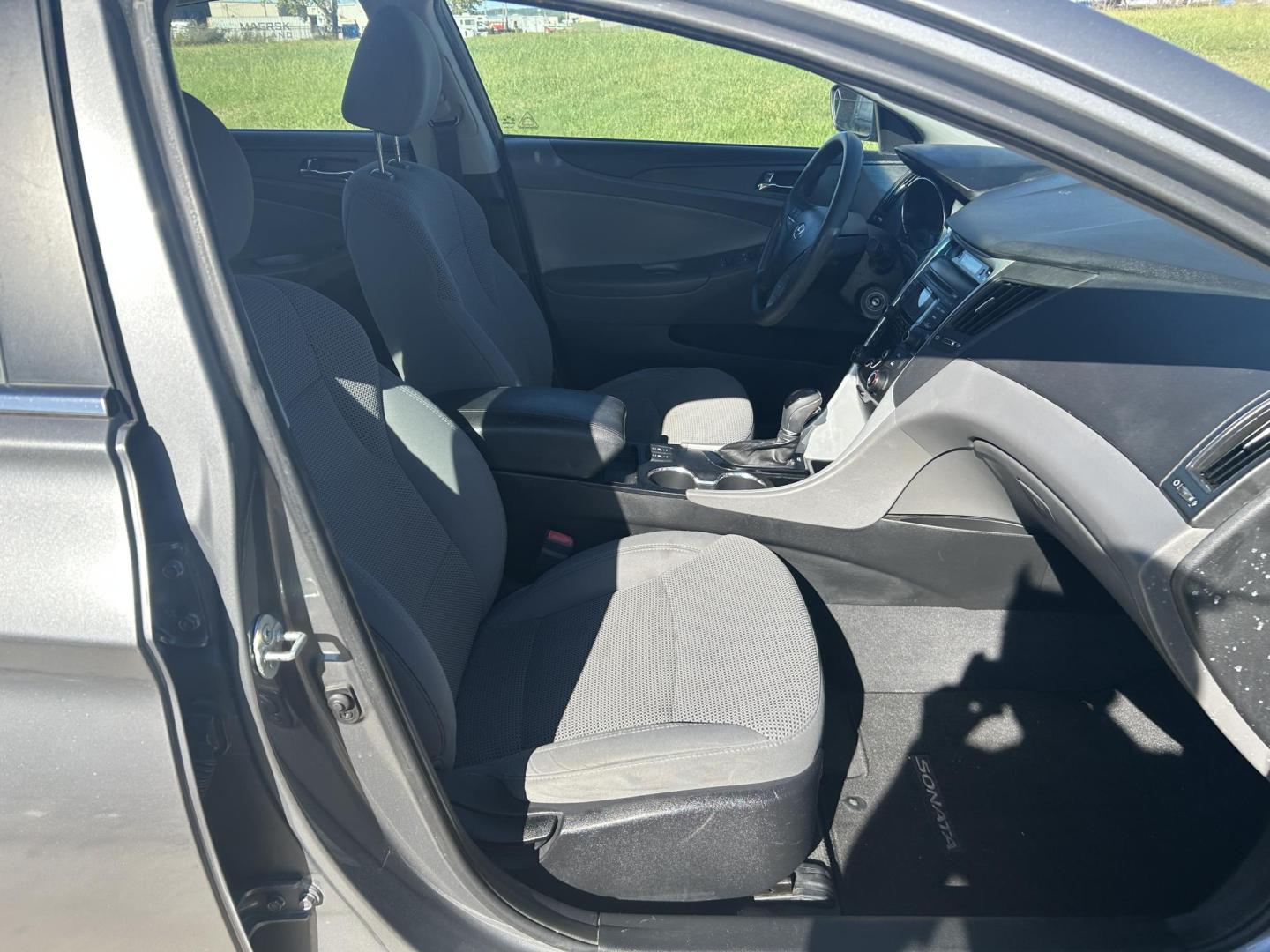 2013 GRAY /Gray Hyundai Sonata GLS (5NPEB4AC2DH) with an 2.4L L4 DOHC 16V engine, Automatic transmission, located at 506 S. Kingshighway, Cape Girardeau, MO, 63703, (573) 235-5000, 37.294991, -89.553635 - 2013 Hyundai Sonata GLS 126xxx miles Front Wheel Drive 2.4L 4 Cyl. Automatic Cruise Bluetooth Power Windows/Locks/Mirrors We have financing available and we accept trades! Fill out a credit application on our website or come by today! If you have any questions, give us a call at (573) 235-5 - Photo#14