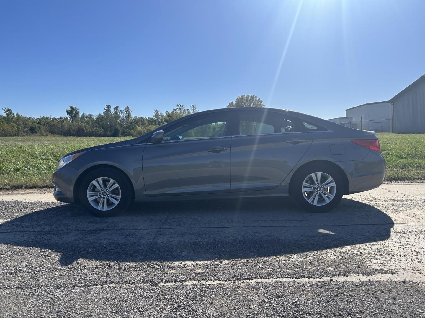 2013 GRAY /Gray Hyundai Sonata GLS (5NPEB4AC2DH) with an 2.4L L4 DOHC 16V engine, Automatic transmission, located at 506 S. Kingshighway, Cape Girardeau, MO, 63703, (573) 235-5000, 37.294991, -89.553635 - 2013 Hyundai Sonata GLS 126xxx miles Front Wheel Drive 2.4L 4 Cyl. Automatic Cruise Bluetooth Power Windows/Locks/Mirrors We have financing available and we accept trades! Fill out a credit application on our website or come by today! If you have any questions, give us a call at (573) 235-5 - Photo#6