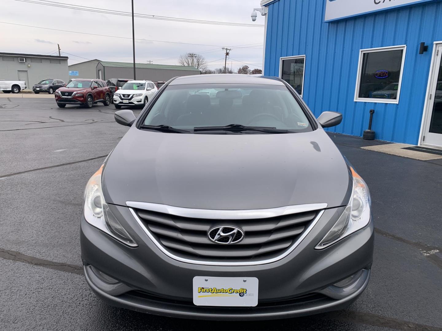 2013 GRAY /Gray Hyundai Sonata GLS (5NPEB4AC2DH) with an 2.4L L4 DOHC 16V engine, Automatic transmission, located at 506 S. Kingshighway, Cape Girardeau, MO, 63703, (573) 235-5000, 37.294991, -89.553635 - 2013 Hyundai Sonata GLS 126xxx miles Front Wheel Drive 2.4L 4 Cyl. Automatic Cruise Bluetooth Power Windows/Locks/Mirrors We have financing available and we accept trades! Fill out a credit application on our website or come by today! If you have any questions, give us a call at (573) 235-5 - Photo#1