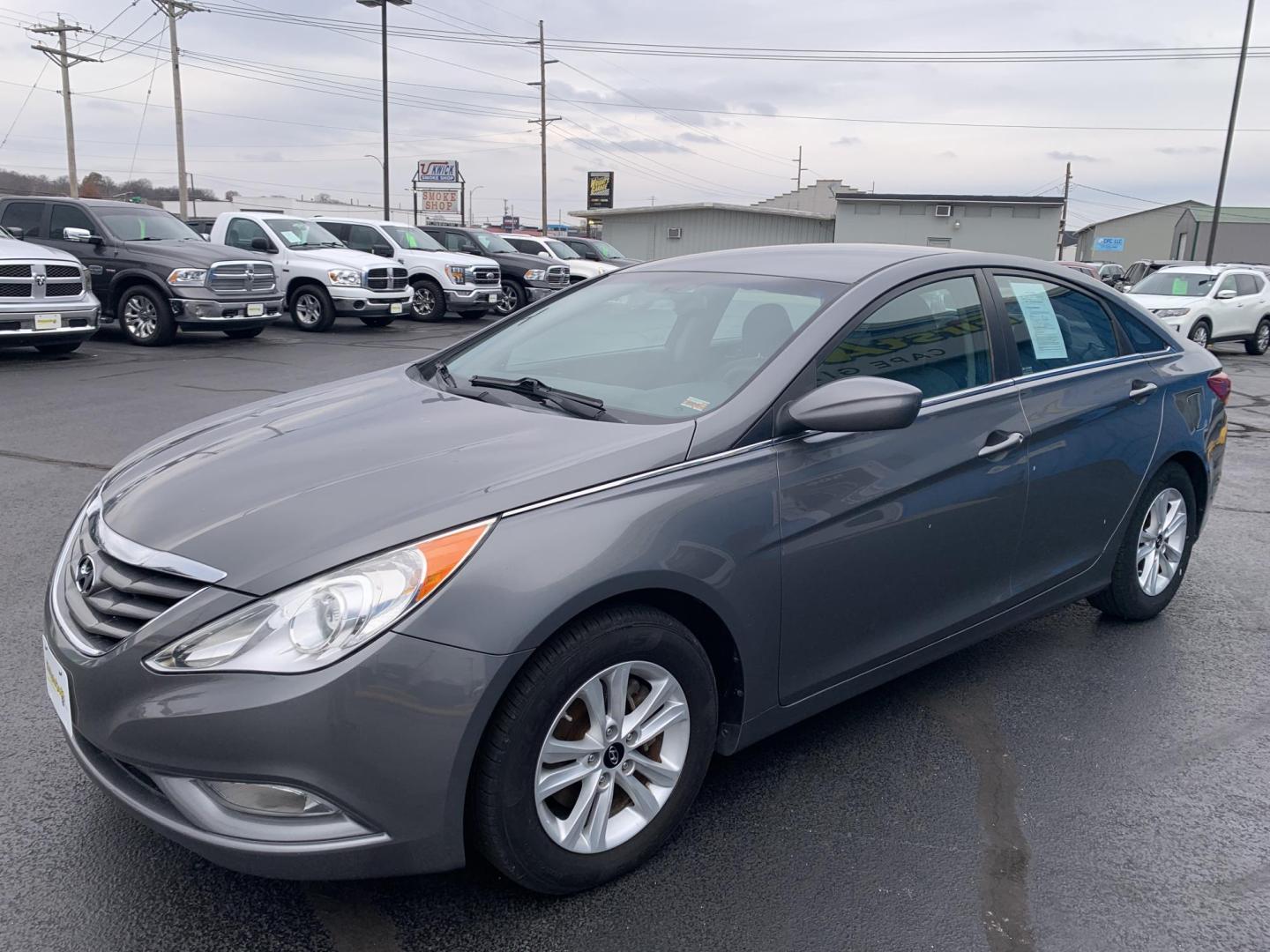 2013 GRAY /Gray Hyundai Sonata GLS (5NPEB4AC2DH) with an 2.4L L4 DOHC 16V engine, Automatic transmission, located at 506 S. Kingshighway, Cape Girardeau, MO, 63703, (573) 235-5000, 37.294991, -89.553635 - 2013 Hyundai Sonata GLS 126xxx miles Front Wheel Drive 2.4L 4 Cyl. Automatic Cruise Bluetooth Power Windows/Locks/Mirrors We have financing available and we accept trades! Fill out a credit application on our website or come by today! If you have any questions, give us a call at (573) 235-5 - Photo#2