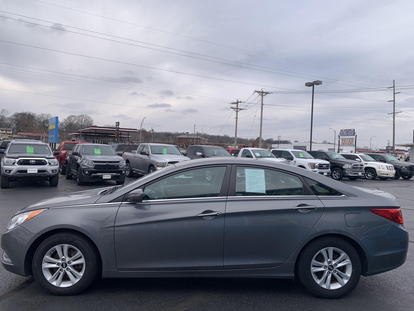 2013 GRAY /Gray Hyundai Sonata GLS (5NPEB4AC2DH) with an 2.4L L4 DOHC 16V engine, Automatic transmission, located at 506 S. Kingshighway, Cape Girardeau, MO, 63703, (573) 235-5000, 37.294991, -89.553635 - 2013 Hyundai Sonata GLS 126xxx miles Front Wheel Drive 2.4L 4 Cyl. Automatic Cruise Bluetooth Power Windows/Locks/Mirrors We have financing available and we accept trades! Fill out a credit application on our website or come by today! If you have any questions, give us a call at (573) 235-5 - Photo#3