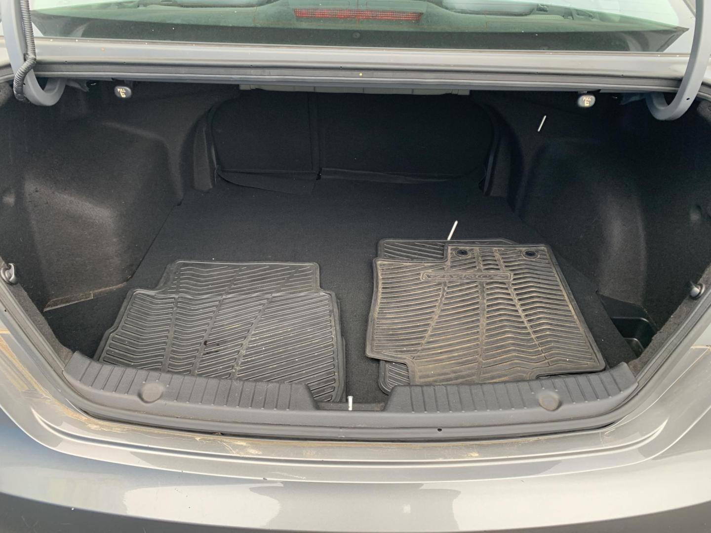 2013 GRAY /Gray Hyundai Sonata GLS (5NPEB4AC2DH) with an 2.4L L4 DOHC 16V engine, Automatic transmission, located at 506 S. Kingshighway, Cape Girardeau, MO, 63703, (573) 235-5000, 37.294991, -89.553635 - 2013 Hyundai Sonata GLS 126xxx miles Front Wheel Drive 2.4L 4 Cyl. Automatic Cruise Bluetooth Power Windows/Locks/Mirrors We have financing available and we accept trades! Fill out a credit application on our website or come by today! If you have any questions, give us a call at (573) 235-5 - Photo#8