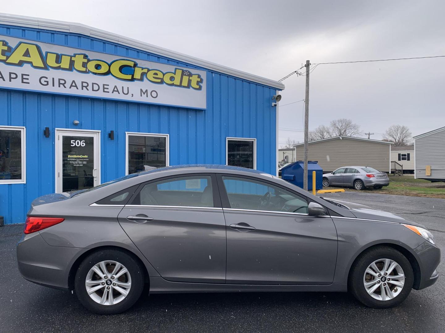 2013 GRAY /Gray Hyundai Sonata GLS (5NPEB4AC2DH) with an 2.4L L4 DOHC 16V engine, Automatic transmission, located at 506 S. Kingshighway, Cape Girardeau, MO, 63703, (573) 235-5000, 37.294991, -89.553635 - 2013 Hyundai Sonata GLS 126xxx miles Front Wheel Drive 2.4L 4 Cyl. Automatic Cruise Bluetooth Power Windows/Locks/Mirrors We have financing available and we accept trades! Fill out a credit application on our website or come by today! If you have any questions, give us a call at (573) 235-5 - Photo#7