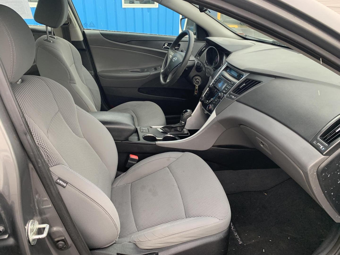 2013 GRAY /Gray Hyundai Sonata GLS (5NPEB4AC2DH) with an 2.4L L4 DOHC 16V engine, Automatic transmission, located at 506 S. Kingshighway, Cape Girardeau, MO, 63703, (573) 235-5000, 37.294991, -89.553635 - 2013 Hyundai Sonata GLS 126xxx miles Front Wheel Drive 2.4L 4 Cyl. Automatic Cruise Bluetooth Power Windows/Locks/Mirrors We have financing available and we accept trades! Fill out a credit application on our website or come by today! If you have any questions, give us a call at (573) 235-5 - Photo#10