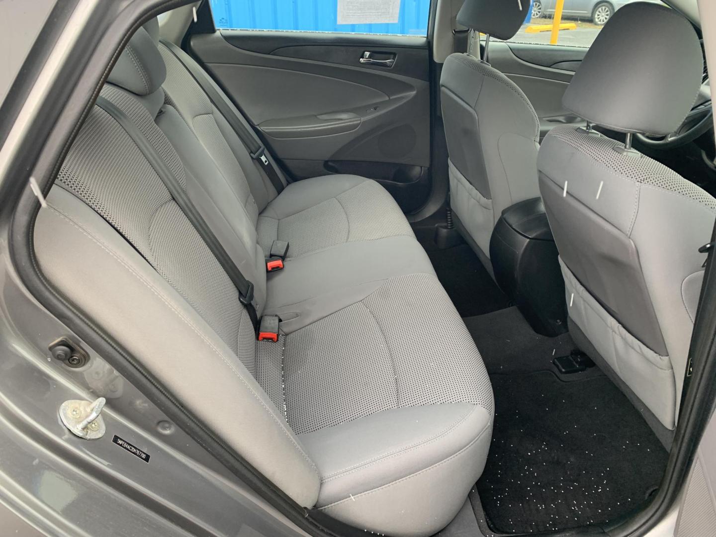 2013 GRAY /Gray Hyundai Sonata GLS (5NPEB4AC2DH) with an 2.4L L4 DOHC 16V engine, Automatic transmission, located at 506 S. Kingshighway, Cape Girardeau, MO, 63703, (573) 235-5000, 37.294991, -89.553635 - 2013 Hyundai Sonata GLS 126xxx miles Front Wheel Drive 2.4L 4 Cyl. Automatic Cruise Bluetooth Power Windows/Locks/Mirrors We have financing available and we accept trades! Fill out a credit application on our website or come by today! If you have any questions, give us a call at (573) 235-5 - Photo#12