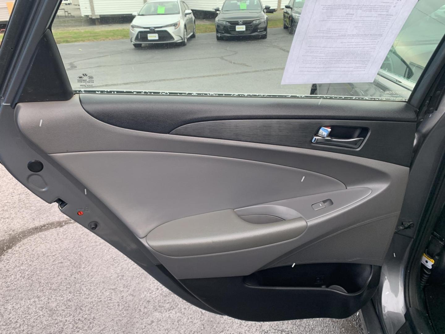2013 GRAY /Gray Hyundai Sonata GLS (5NPEB4AC2DH) with an 2.4L L4 DOHC 16V engine, Automatic transmission, located at 506 S. Kingshighway, Cape Girardeau, MO, 63703, (573) 235-5000, 37.294991, -89.553635 - 2013 Hyundai Sonata GLS 126xxx miles Front Wheel Drive 2.4L 4 Cyl. Automatic Cruise Bluetooth Power Windows/Locks/Mirrors We have financing available and we accept trades! Fill out a credit application on our website or come by today! If you have any questions, give us a call at (573) 235-5 - Photo#13