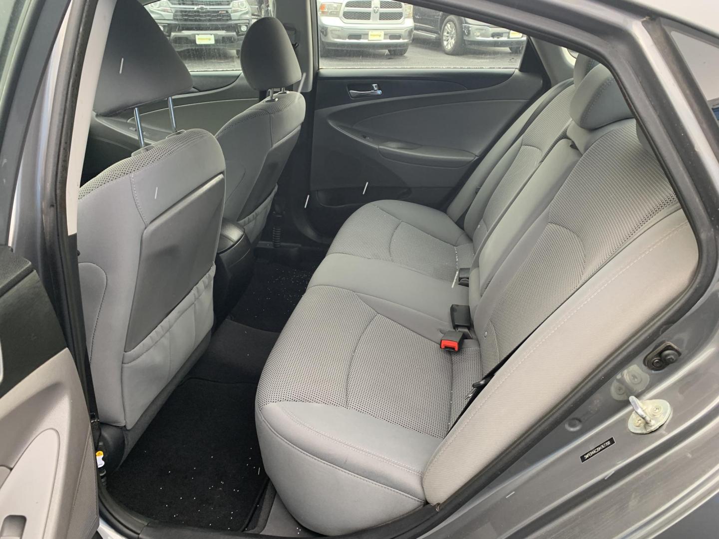 2013 GRAY /Gray Hyundai Sonata GLS (5NPEB4AC2DH) with an 2.4L L4 DOHC 16V engine, Automatic transmission, located at 506 S. Kingshighway, Cape Girardeau, MO, 63703, (573) 235-5000, 37.294991, -89.553635 - 2013 Hyundai Sonata GLS 126xxx miles Front Wheel Drive 2.4L 4 Cyl. Automatic Cruise Bluetooth Power Windows/Locks/Mirrors We have financing available and we accept trades! Fill out a credit application on our website or come by today! If you have any questions, give us a call at (573) 235-5 - Photo#14