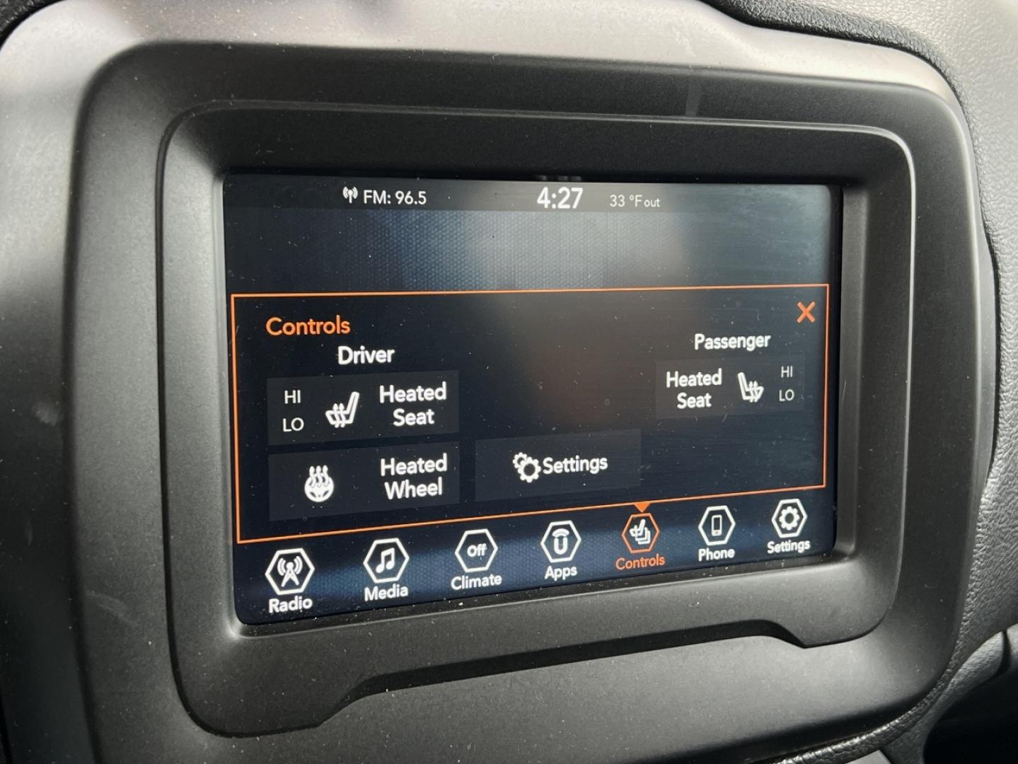 2020 GRAY /Black Cloth Jeep Renegade Latitude 4WD (ZACNJBBB1LP) with an 2.4L 4 Cyl. engine, Automatic transmission, located at 2990 Old Orchard Rd., Jackson, MO, 63755, 37.354214, -89.612106 - 2020 Jeep Renegade Latitude 1-Owner 78xxx miles 4 Wheel Drive 2.4L 4 Cyl. Automatic Backup Camera Heated Seats Heated Steering Wheel Bluetooth Remote Start Cruise Power Windows/Locks/Mirrors We have financing available and we accept trades! Fill out a credit application on our website o - Photo#4