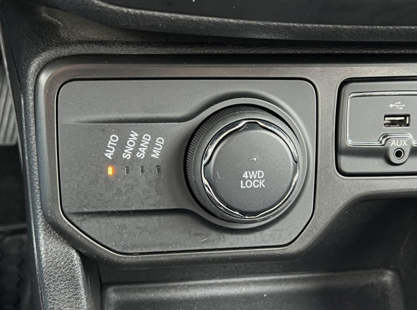 2020 GRAY /Black Cloth Jeep Renegade Latitude 4WD (ZACNJBBB1LP) with an 2.4L 4 Cyl. engine, Automatic transmission, located at 2990 Old Orchard Rd., Jackson, MO, 63755, 37.354214, -89.612106 - 2020 Jeep Renegade Latitude 1-Owner 78xxx miles 4 Wheel Drive 2.4L 4 Cyl. Automatic Backup Camera Heated Seats Heated Steering Wheel Bluetooth Remote Start Cruise Power Windows/Locks/Mirrors We have financing available and we accept trades! Fill out a credit application on our website o - Photo#2