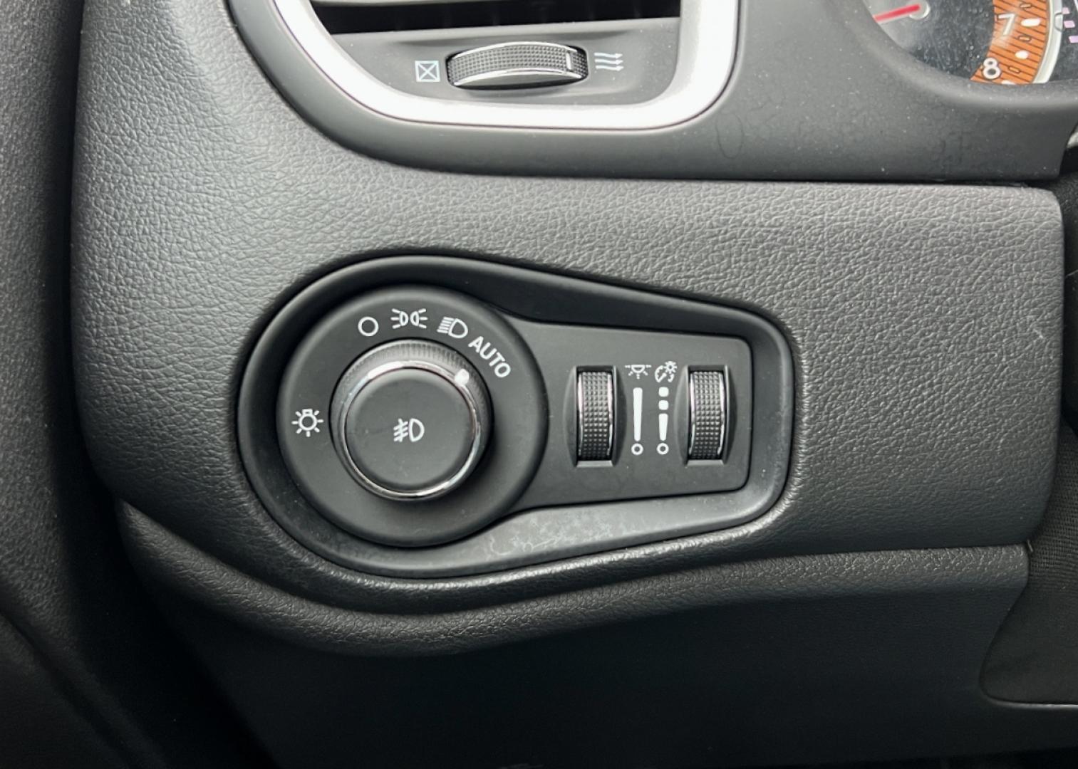 2020 GRAY /Black Cloth Jeep Renegade Latitude 4WD (ZACNJBBB1LP) with an 2.4L 4 Cyl. engine, Automatic transmission, located at 2990 Old Orchard Rd., Jackson, MO, 63755, 37.354214, -89.612106 - 2020 Jeep Renegade Latitude 1-Owner 78xxx miles 4 Wheel Drive 2.4L 4 Cyl. Automatic Backup Camera Heated Seats Heated Steering Wheel Bluetooth Remote Start Cruise Power Windows/Locks/Mirrors We have financing available and we accept trades! Fill out a credit application on our website o - Photo#30