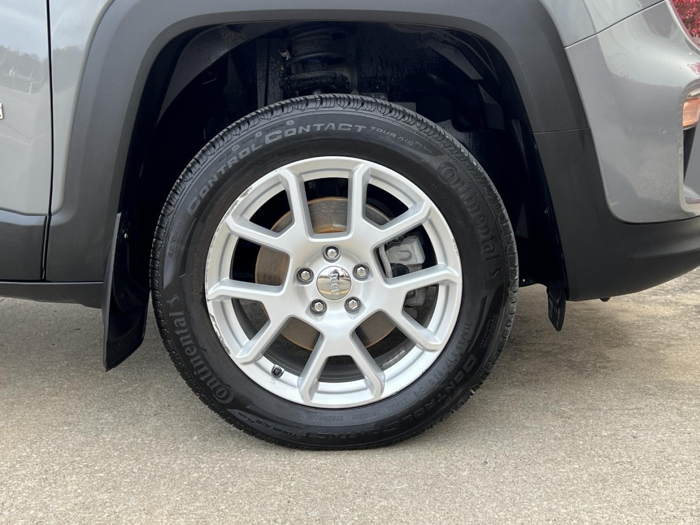 2020 GRAY /Black Cloth Jeep Renegade Latitude 4WD (ZACNJBBB1LP) with an 2.4L 4 Cyl. engine, Automatic transmission, located at 2990 Old Orchard Rd., Jackson, MO, 63755, 37.354214, -89.612106 - 2020 Jeep Renegade Latitude 1-Owner 78xxx miles 4 Wheel Drive 2.4L 4 Cyl. Automatic Backup Camera Heated Seats Heated Steering Wheel Bluetooth Remote Start Cruise Power Windows/Locks/Mirrors We have financing available and we accept trades! Fill out a credit application on our website o - Photo#37