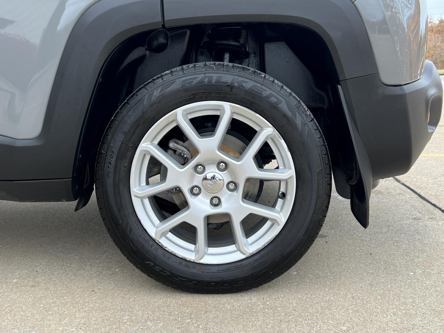 2020 GRAY /Black Cloth Jeep Renegade Latitude 4WD (ZACNJBBB1LP) with an 2.4L 4 Cyl. engine, Automatic transmission, located at 2990 Old Orchard Rd., Jackson, MO, 63755, 37.354214, -89.612106 - 2020 Jeep Renegade Latitude 1-Owner 78xxx miles 4 Wheel Drive 2.4L 4 Cyl. Automatic Backup Camera Heated Seats Heated Steering Wheel Bluetooth Remote Start Cruise Power Windows/Locks/Mirrors We have financing available and we accept trades! Fill out a credit application on our website o - Photo#35