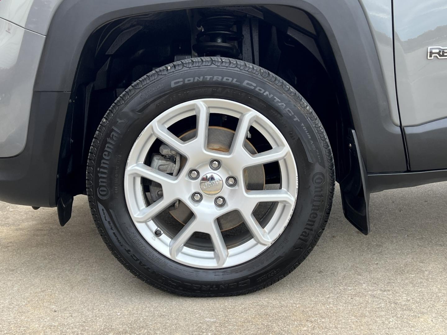 2020 GRAY /Black Cloth Jeep Renegade Latitude 4WD (ZACNJBBB1LP) with an 2.4L 4 Cyl. engine, Automatic transmission, located at 2990 Old Orchard Rd., Jackson, MO, 63755, 37.354214, -89.612106 - 2020 Jeep Renegade Latitude 1-Owner 78xxx miles 4 Wheel Drive 2.4L 4 Cyl. Automatic Backup Camera Heated Seats Heated Steering Wheel Bluetooth Remote Start Cruise Power Windows/Locks/Mirrors We have financing available and we accept trades! Fill out a credit application on our website o - Photo#34