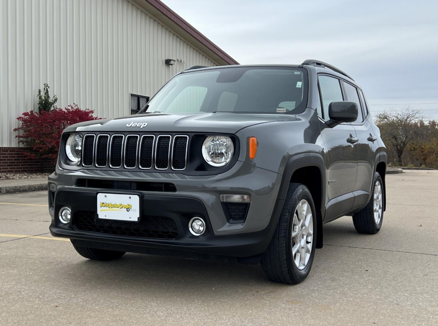2020 GRAY /Black Cloth Jeep Renegade Latitude 4WD (ZACNJBBB1LP) with an 2.4L 4 Cyl. engine, Automatic transmission, located at 2990 Old Orchard Rd., Jackson, MO, 63755, 37.354214, -89.612106 - 2020 Jeep Renegade Latitude 1-Owner 78xxx miles 4 Wheel Drive 2.4L 4 Cyl. Automatic Backup Camera Heated Seats Heated Steering Wheel Bluetooth Remote Start Cruise Power Windows/Locks/Mirrors We have financing available and we accept trades! Fill out a credit application on our website o - Photo#6