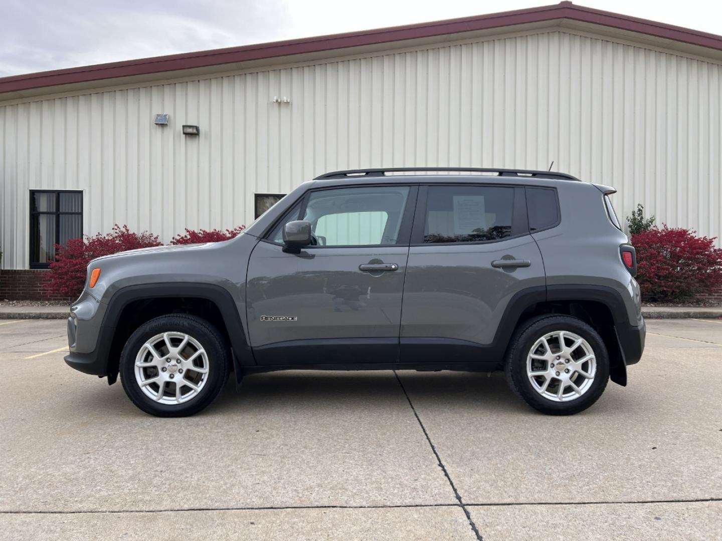 2020 GRAY /Black Cloth Jeep Renegade Latitude 4WD (ZACNJBBB1LP) with an 2.4L 4 Cyl. engine, Automatic transmission, located at 2990 Old Orchard Rd., Jackson, MO, 63755, 37.354214, -89.612106 - 2020 Jeep Renegade Latitude 1-Owner 78xxx miles 4 Wheel Drive 2.4L 4 Cyl. Automatic Backup Camera Heated Seats Heated Steering Wheel Bluetooth Remote Start Cruise Power Windows/Locks/Mirrors We have financing available and we accept trades! Fill out a credit application on our website o - Photo#7