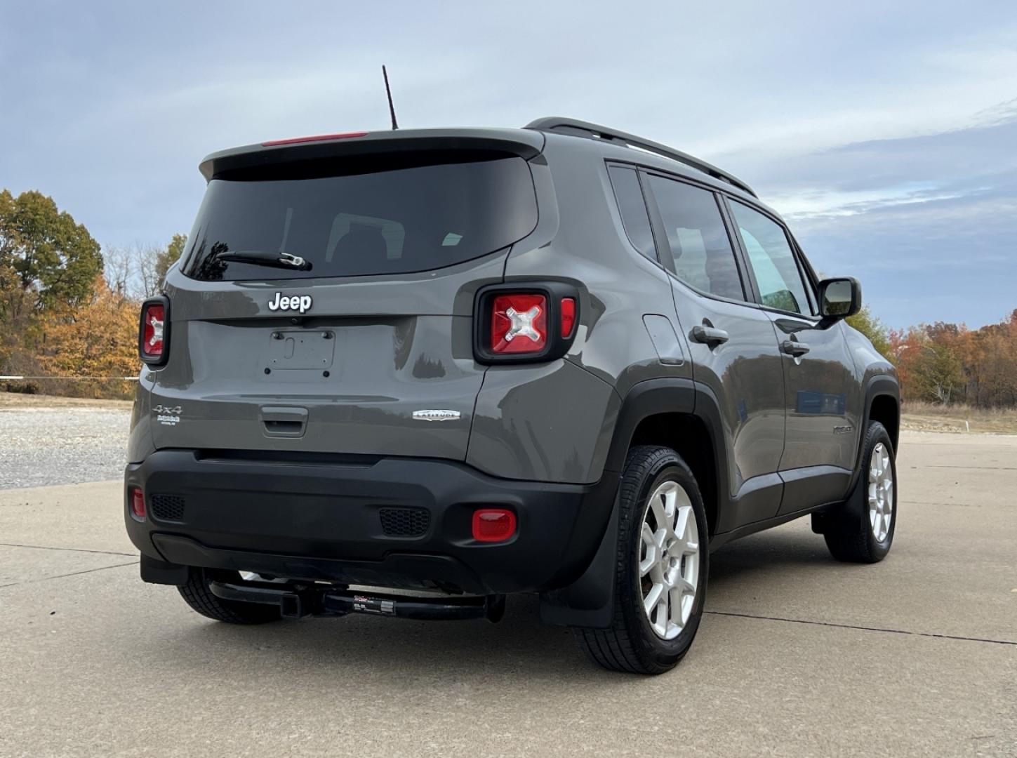 2020 GRAY /Black Cloth Jeep Renegade Latitude 4WD (ZACNJBBB1LP) with an 2.4L 4 Cyl. engine, Automatic transmission, located at 2990 Old Orchard Rd., Jackson, MO, 63755, 37.354214, -89.612106 - 2020 Jeep Renegade Latitude 1-Owner 78xxx miles 4 Wheel Drive 2.4L 4 Cyl. Automatic Backup Camera Heated Seats Heated Steering Wheel Bluetooth Remote Start Cruise Power Windows/Locks/Mirrors We have financing available and we accept trades! Fill out a credit application on our website o - Photo#9