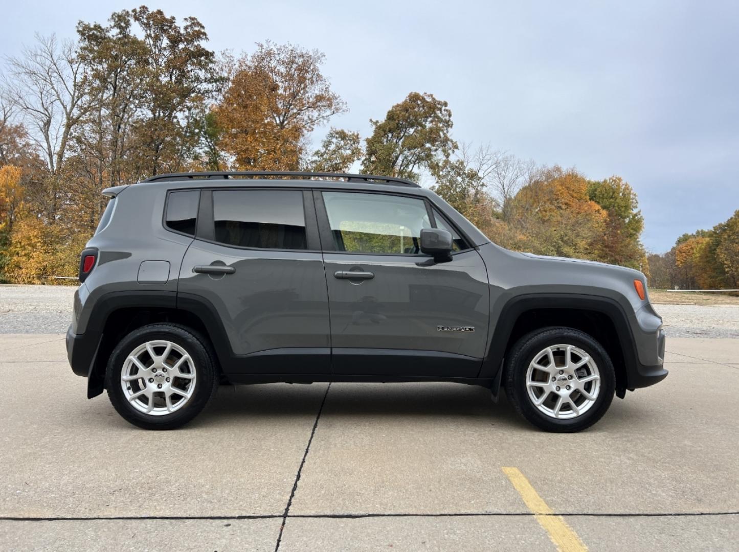 2020 GRAY /Black Cloth Jeep Renegade Latitude 4WD (ZACNJBBB1LP) with an 2.4L 4 Cyl. engine, Automatic transmission, located at 2990 Old Orchard Rd., Jackson, MO, 63755, 37.354214, -89.612106 - 2020 Jeep Renegade Latitude 1-Owner 78xxx miles 4 Wheel Drive 2.4L 4 Cyl. Automatic Backup Camera Heated Seats Heated Steering Wheel Bluetooth Remote Start Cruise Power Windows/Locks/Mirrors We have financing available and we accept trades! Fill out a credit application on our website o - Photo#8