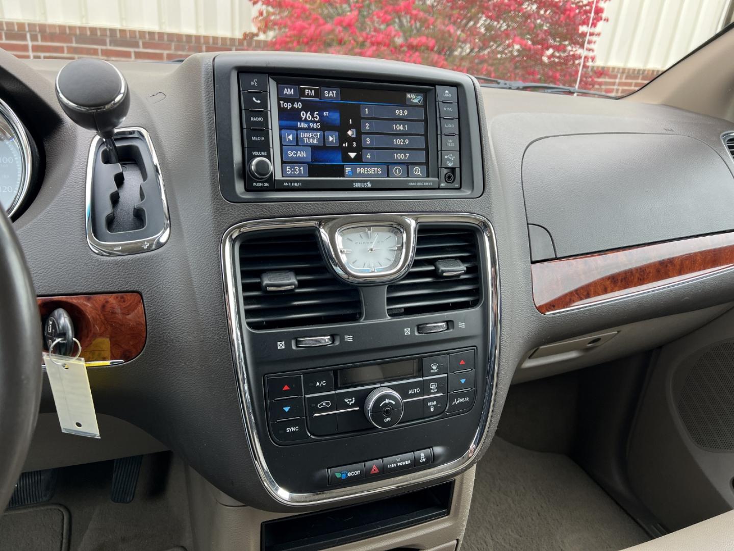 2016 BLUE /Tan Leather Chrysler Town & Country Touring (2C4RC1BG4GR) with an 3.6L V6 DOHC 24V engine, Automatic transmission, located at 2990 Old Orchard Rd., Jackson, MO, 63755, 37.354214, -89.612106 - 2016 Chrysler Town & Country Touring 127xxx miles Front Wheel Drive 3.6L V6 Automatic Leather 3rd Row Backup Camera Rear Entertainment Power Driver Seat Stow 'N Go Bluetooth Cruise Power Windows/Locks/Mirrors We have financing available and we accept trades! Fill out a credit applicati - Photo#25