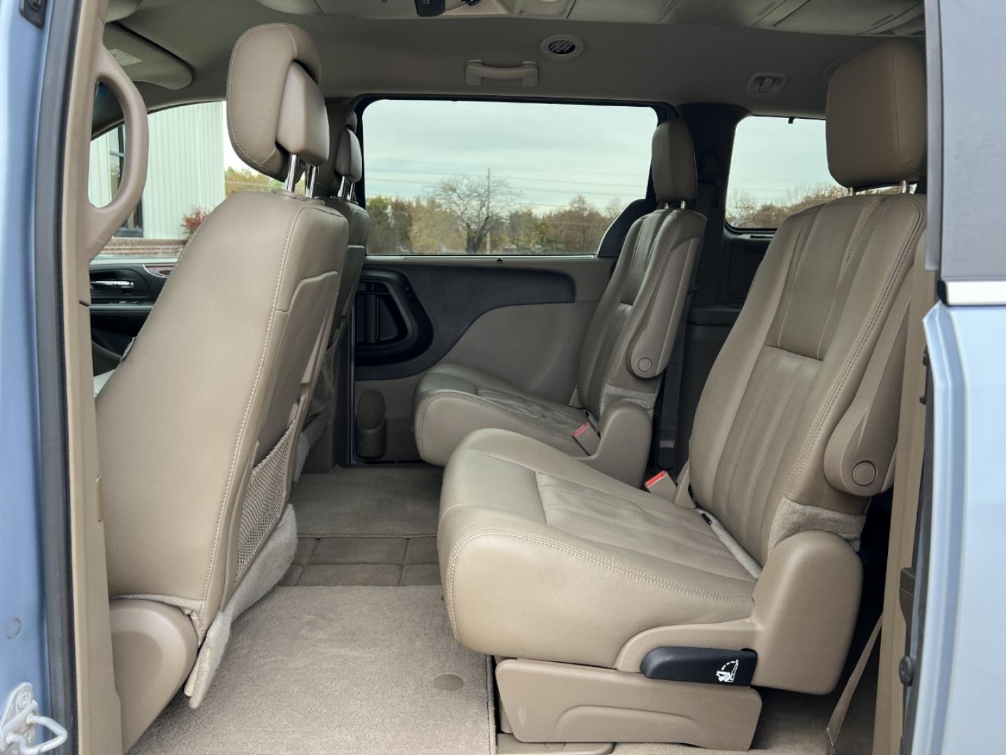 2016 BLUE /Tan Leather Chrysler Town & Country Touring (2C4RC1BG4GR) with an 3.6L V6 DOHC 24V engine, Automatic transmission, located at 2990 Old Orchard Rd., Jackson, MO, 63755, 37.354214, -89.612106 - 2016 Chrysler Town & Country Touring 127xxx miles Front Wheel Drive 3.6L V6 Automatic Leather 3rd Row Backup Camera Rear Entertainment Power Driver Seat Stow 'N Go Bluetooth Cruise Power Windows/Locks/Mirrors We have financing available and we accept trades! Fill out a credit applicati - Photo#17
