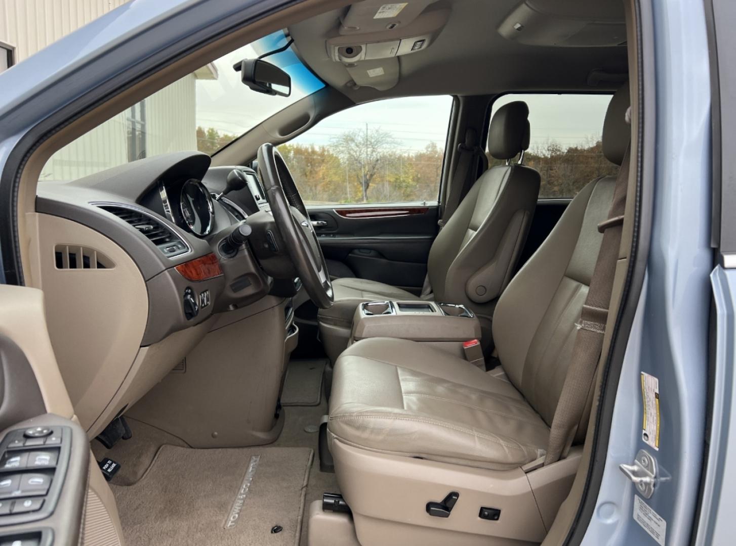 2016 BLUE /Tan Leather Chrysler Town & Country Touring (2C4RC1BG4GR) with an 3.6L V6 DOHC 24V engine, Automatic transmission, located at 2990 Old Orchard Rd., Jackson, MO, 63755, 37.354214, -89.612106 - 2016 Chrysler Town & Country Touring 127xxx miles Front Wheel Drive 3.6L V6 Automatic Leather 3rd Row Backup Camera Rear Entertainment Power Driver Seat Stow 'N Go Bluetooth Cruise Power Windows/Locks/Mirrors We have financing available and we accept trades! Fill out a credit applicati - Photo#14