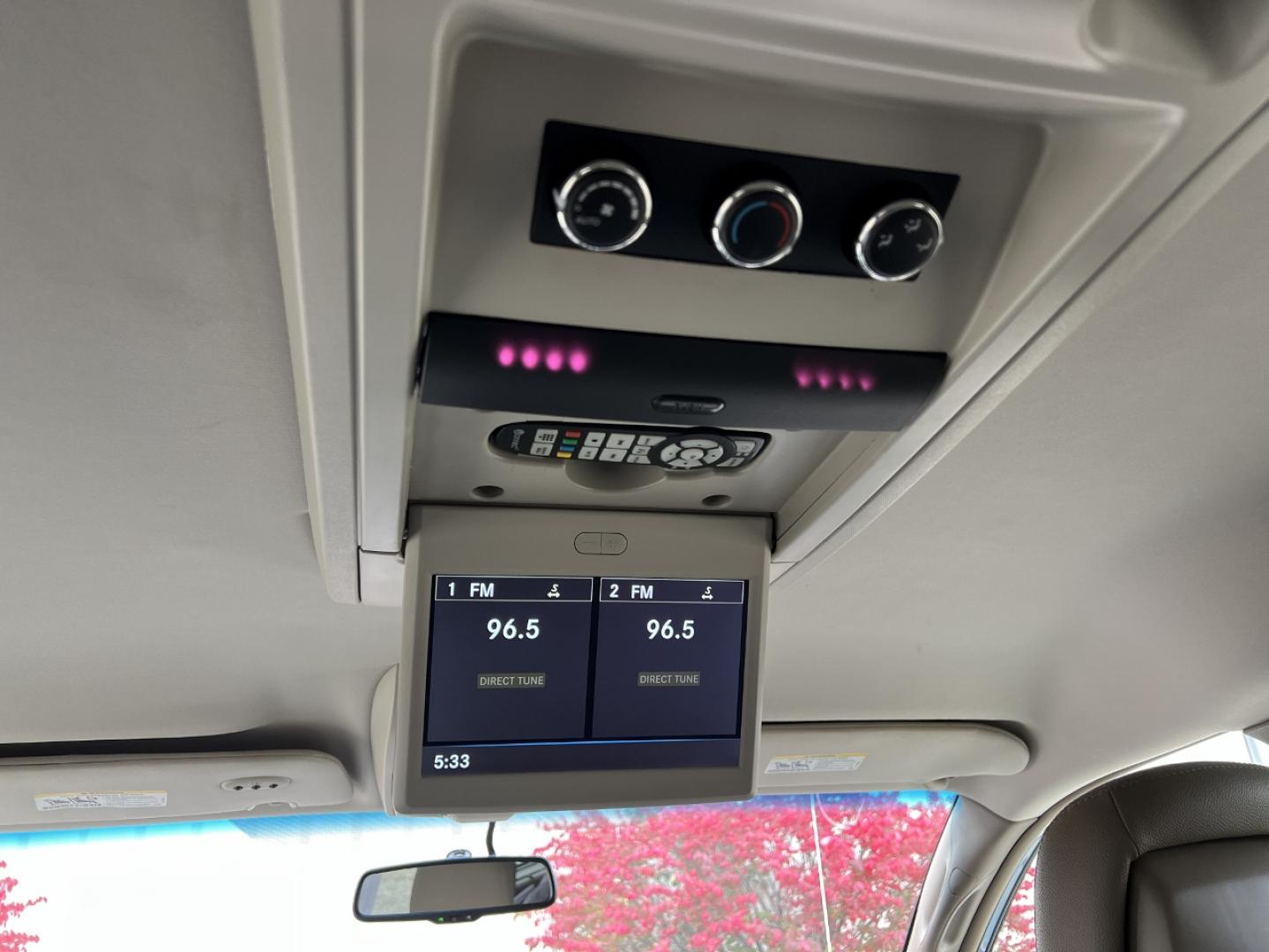 2016 BLUE /Tan Leather Chrysler Town & Country Touring (2C4RC1BG4GR) with an 3.6L V6 DOHC 24V engine, Automatic transmission, located at 2990 Old Orchard Rd., Jackson, MO, 63755, 37.354214, -89.612106 - 2016 Chrysler Town & Country Touring 127xxx miles Front Wheel Drive 3.6L V6 Automatic Leather 3rd Row Backup Camera Rear Entertainment Power Driver Seat Stow 'N Go Bluetooth Cruise Power Windows/Locks/Mirrors We have financing available and we accept trades! Fill out a credit applicati - Photo#4