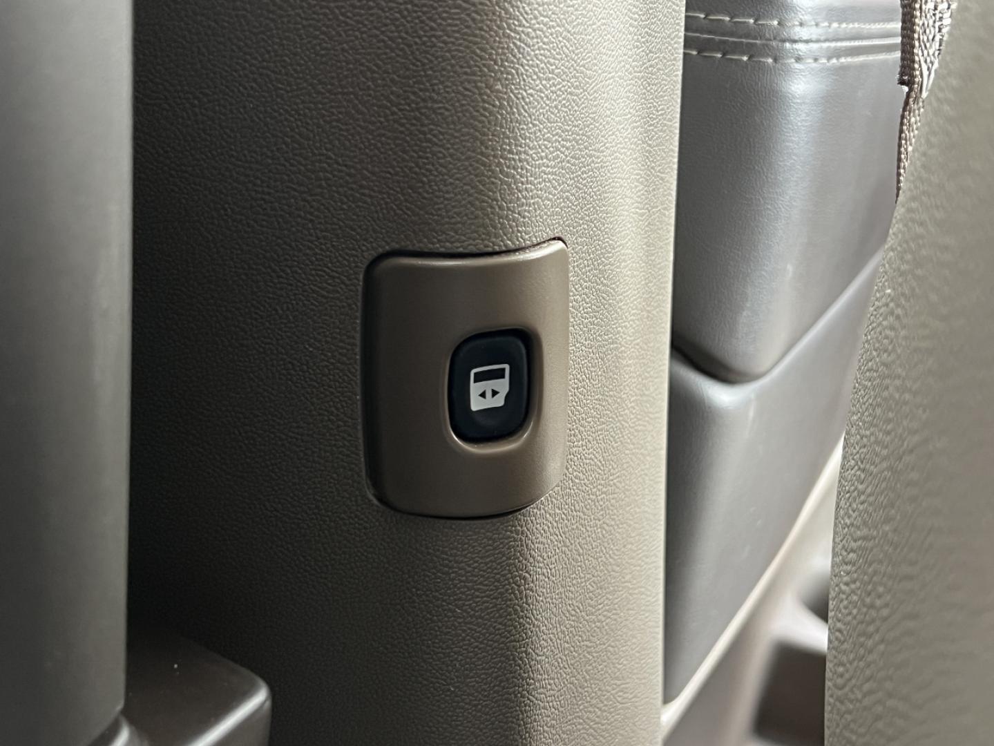 2016 BLUE /Tan Leather Chrysler Town & Country Touring (2C4RC1BG4GR) with an 3.6L V6 DOHC 24V engine, Automatic transmission, located at 2990 Old Orchard Rd., Jackson, MO, 63755, 37.354214, -89.612106 - 2016 Chrysler Town & Country Touring 127xxx miles Front Wheel Drive 3.6L V6 Automatic Leather 3rd Row Backup Camera Rear Entertainment Power Driver Seat Stow 'N Go Bluetooth Cruise Power Windows/Locks/Mirrors We have financing available and we accept trades! Fill out a credit applicati - Photo#32