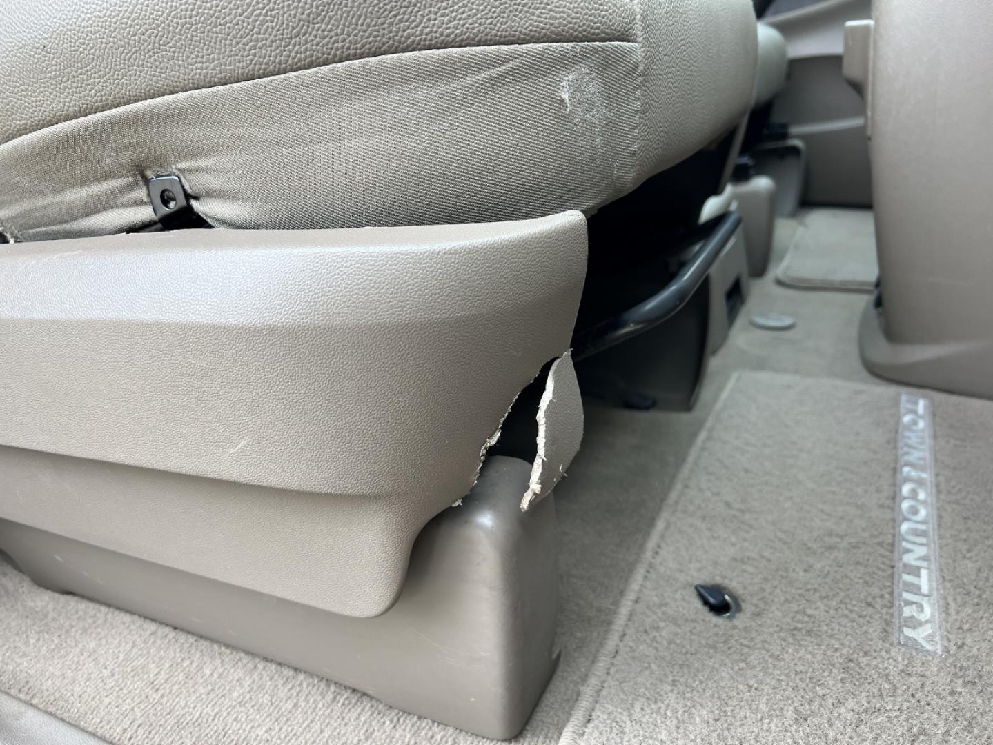 2016 BLUE /Tan Leather Chrysler Town & Country Touring (2C4RC1BG4GR) with an 3.6L V6 DOHC 24V engine, Automatic transmission, located at 2990 Old Orchard Rd., Jackson, MO, 63755, 37.354214, -89.612106 - 2016 Chrysler Town & Country Touring 127xxx miles Front Wheel Drive 3.6L V6 Automatic Leather 3rd Row Backup Camera Rear Entertainment Power Driver Seat Stow 'N Go Bluetooth Cruise Power Windows/Locks/Mirrors We have financing available and we accept trades! Fill out a credit applicati - Photo#49