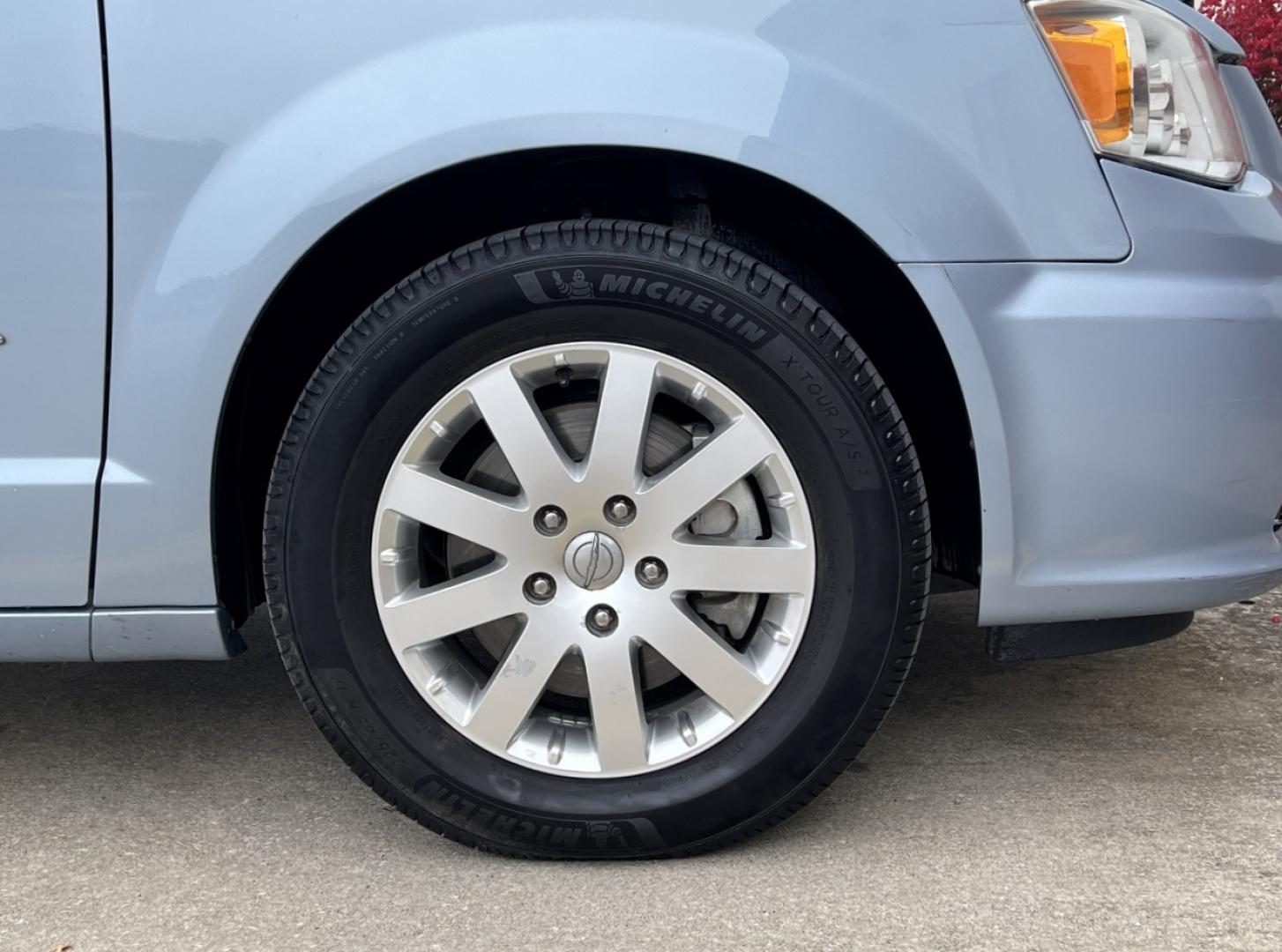 2016 BLUE /Tan Leather Chrysler Town & Country Touring (2C4RC1BG4GR) with an 3.6L V6 DOHC 24V engine, Automatic transmission, located at 2990 Old Orchard Rd., Jackson, MO, 63755, 37.354214, -89.612106 - 2016 Chrysler Town & Country Touring 127xxx miles Front Wheel Drive 3.6L V6 Automatic Leather 3rd Row Backup Camera Rear Entertainment Power Driver Seat Stow 'N Go Bluetooth Cruise Power Windows/Locks/Mirrors We have financing available and we accept trades! Fill out a credit applicati - Photo#39