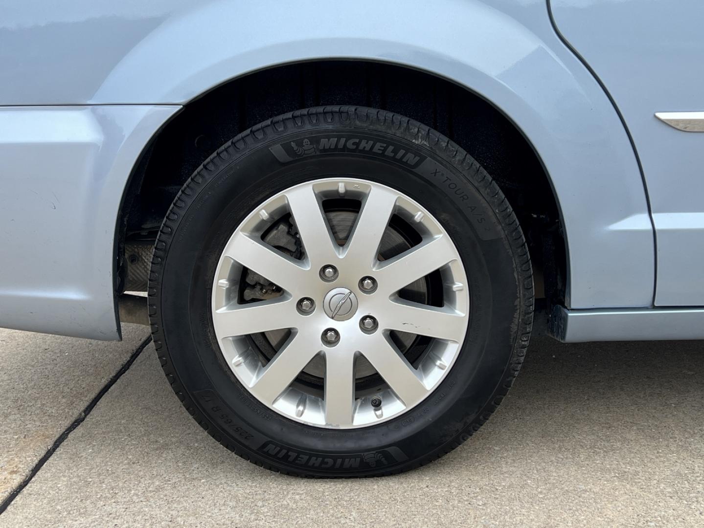 2016 BLUE /Tan Leather Chrysler Town & Country Touring (2C4RC1BG4GR) with an 3.6L V6 DOHC 24V engine, Automatic transmission, located at 2990 Old Orchard Rd., Jackson, MO, 63755, 37.354214, -89.612106 - 2016 Chrysler Town & Country Touring 127xxx miles Front Wheel Drive 3.6L V6 Automatic Leather 3rd Row Backup Camera Rear Entertainment Power Driver Seat Stow 'N Go Bluetooth Cruise Power Windows/Locks/Mirrors We have financing available and we accept trades! Fill out a credit applicati - Photo#38