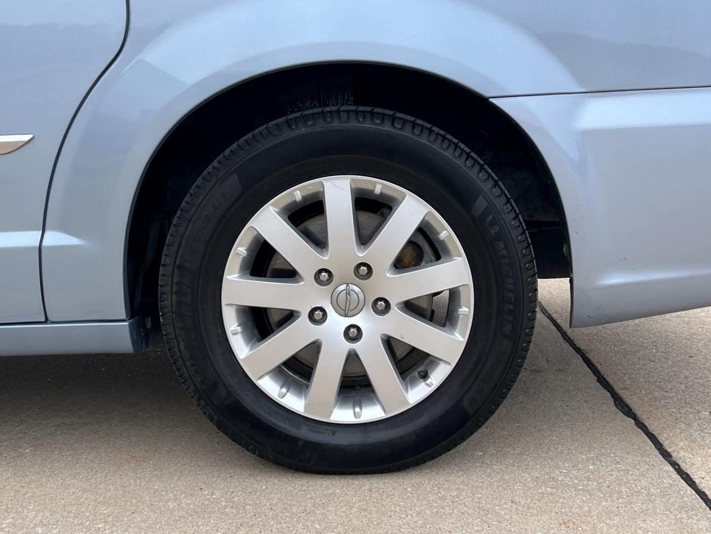 2016 BLUE /Tan Leather Chrysler Town & Country Touring (2C4RC1BG4GR) with an 3.6L V6 DOHC 24V engine, Automatic transmission, located at 2990 Old Orchard Rd., Jackson, MO, 63755, 37.354214, -89.612106 - 2016 Chrysler Town & Country Touring 127xxx miles Front Wheel Drive 3.6L V6 Automatic Leather 3rd Row Backup Camera Rear Entertainment Power Driver Seat Stow 'N Go Bluetooth Cruise Power Windows/Locks/Mirrors We have financing available and we accept trades! Fill out a credit applicati - Photo#37