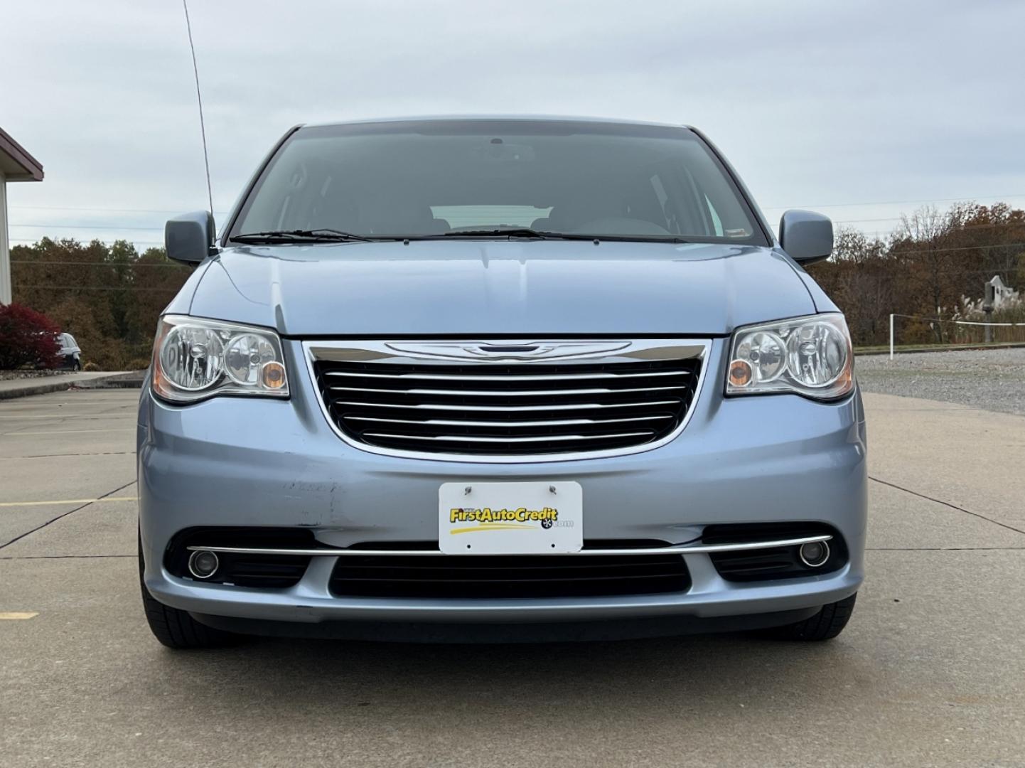 2016 BLUE /Tan Leather Chrysler Town & Country Touring (2C4RC1BG4GR) with an 3.6L V6 DOHC 24V engine, Automatic transmission, located at 2990 Old Orchard Rd., Jackson, MO, 63755, 37.354214, -89.612106 - 2016 Chrysler Town & Country Touring 127xxx miles Front Wheel Drive 3.6L V6 Automatic Leather 3rd Row Backup Camera Rear Entertainment Power Driver Seat Stow 'N Go Bluetooth Cruise Power Windows/Locks/Mirrors We have financing available and we accept trades! Fill out a credit applicati - Photo#12