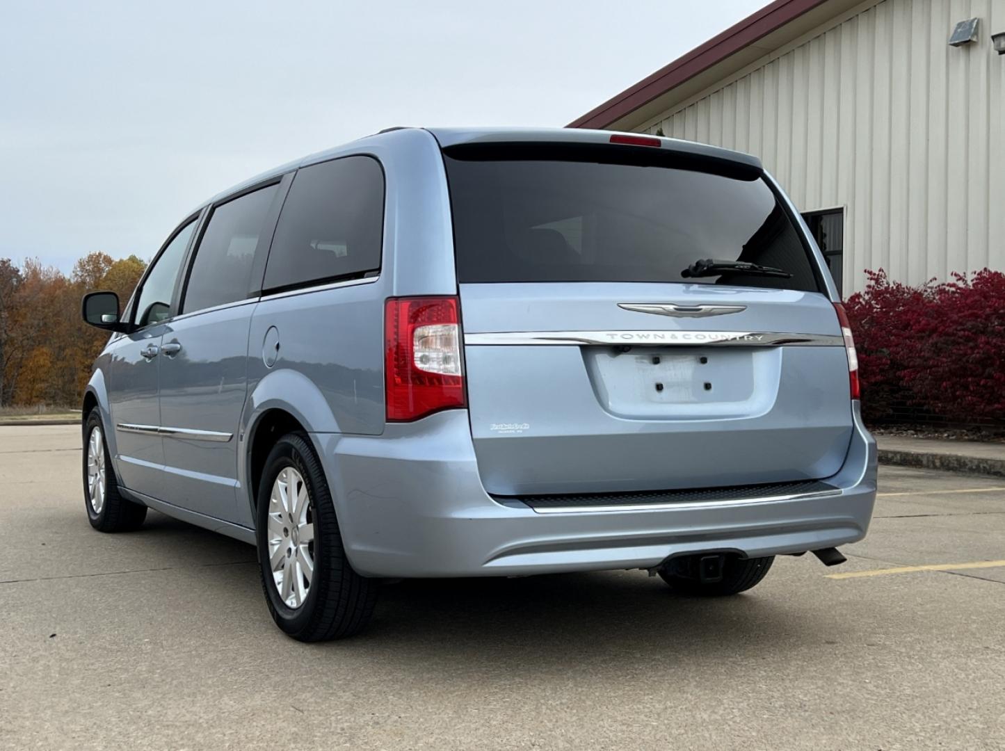 2016 BLUE /Tan Leather Chrysler Town & Country Touring (2C4RC1BG4GR) with an 3.6L V6 DOHC 24V engine, Automatic transmission, located at 2990 Old Orchard Rd., Jackson, MO, 63755, 37.354214, -89.612106 - 2016 Chrysler Town & Country Touring 127xxx miles Front Wheel Drive 3.6L V6 Automatic Leather 3rd Row Backup Camera Rear Entertainment Power Driver Seat Stow 'N Go Bluetooth Cruise Power Windows/Locks/Mirrors We have financing available and we accept trades! Fill out a credit applicati - Photo#10