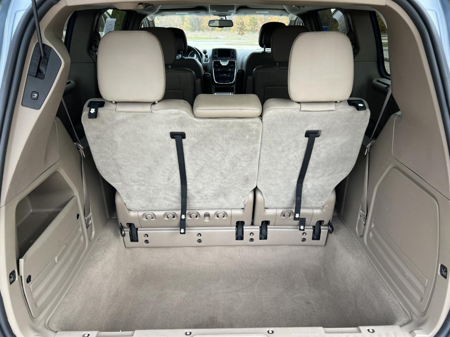 2016 BLUE /Tan Leather Chrysler Town & Country Touring (2C4RC1BG4GR) with an 3.6L V6 DOHC 24V engine, Automatic transmission, located at 2990 Old Orchard Rd., Jackson, MO, 63755, 37.354214, -89.612106 - 2016 Chrysler Town & Country Touring 127xxx miles Front Wheel Drive 3.6L V6 Automatic Leather 3rd Row Backup Camera Rear Entertainment Power Driver Seat Stow 'N Go Bluetooth Cruise Power Windows/Locks/Mirrors We have financing available and we accept trades! Fill out a credit applicati - Photo#21