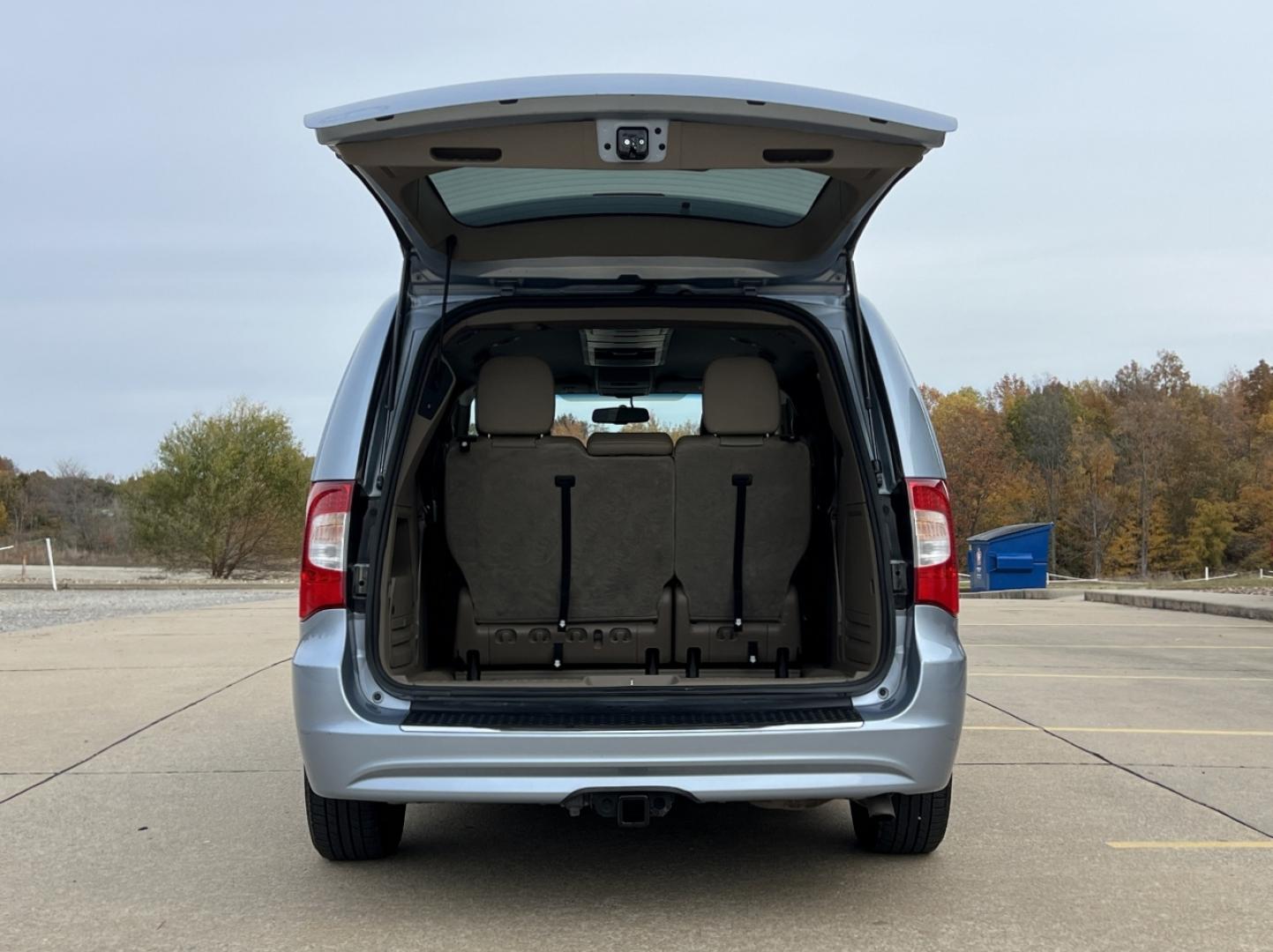 2016 BLUE /Tan Leather Chrysler Town & Country Touring (2C4RC1BG4GR) with an 3.6L V6 DOHC 24V engine, Automatic transmission, located at 2990 Old Orchard Rd., Jackson, MO, 63755, 37.354214, -89.612106 - 2016 Chrysler Town & Country Touring 127xxx miles Front Wheel Drive 3.6L V6 Automatic Leather 3rd Row Backup Camera Rear Entertainment Power Driver Seat Stow 'N Go Bluetooth Cruise Power Windows/Locks/Mirrors We have financing available and we accept trades! Fill out a credit applicati - Photo#20