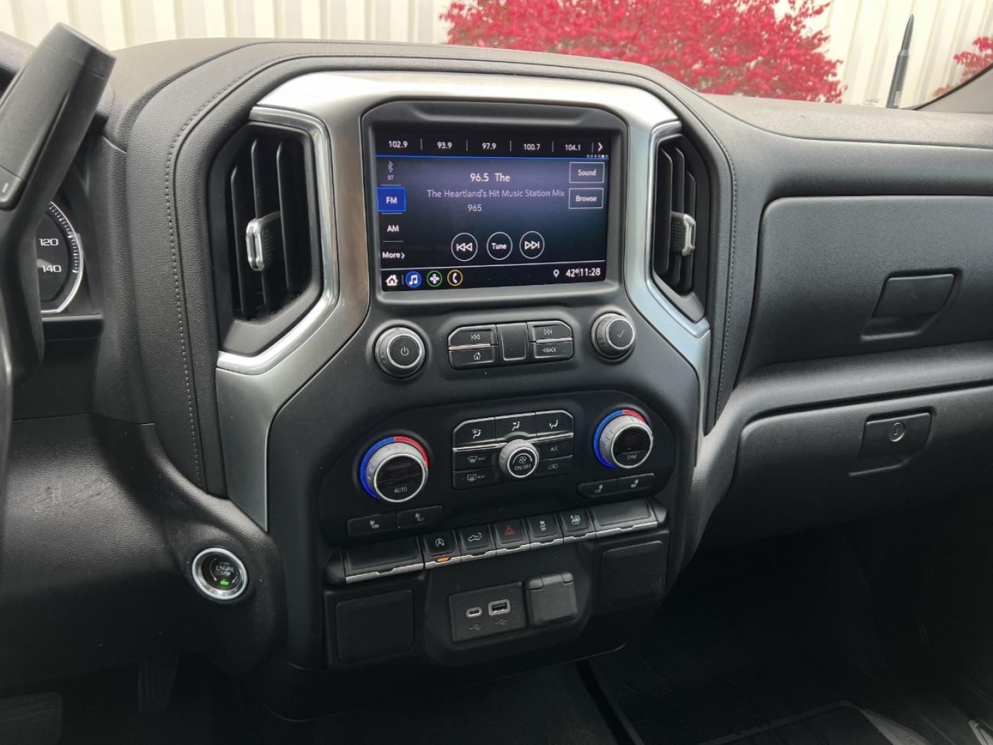 2020 BLACK /Black Leather Chevrolet Silverado 1500 LT Crew Cab 4WD (3GCUYDED6LG) with an 5.3L V8 engine, Automatic transmission, located at 2990 Old Orchard Rd., Jackson, MO, 63755, 37.354214, -89.612106 - 2020 Chevrolet Silverado 1500 LT 143xxx miles 4x4 5.3L V8 Automatic Backup Camera Heated Seats Power Driver Seat Heated Steering Wheel Bluetooth Remote Start Cruise Power Windows/Locks/Mirrors We have financing available and we accept trades! Fill out a credit application on our website - Photo#26