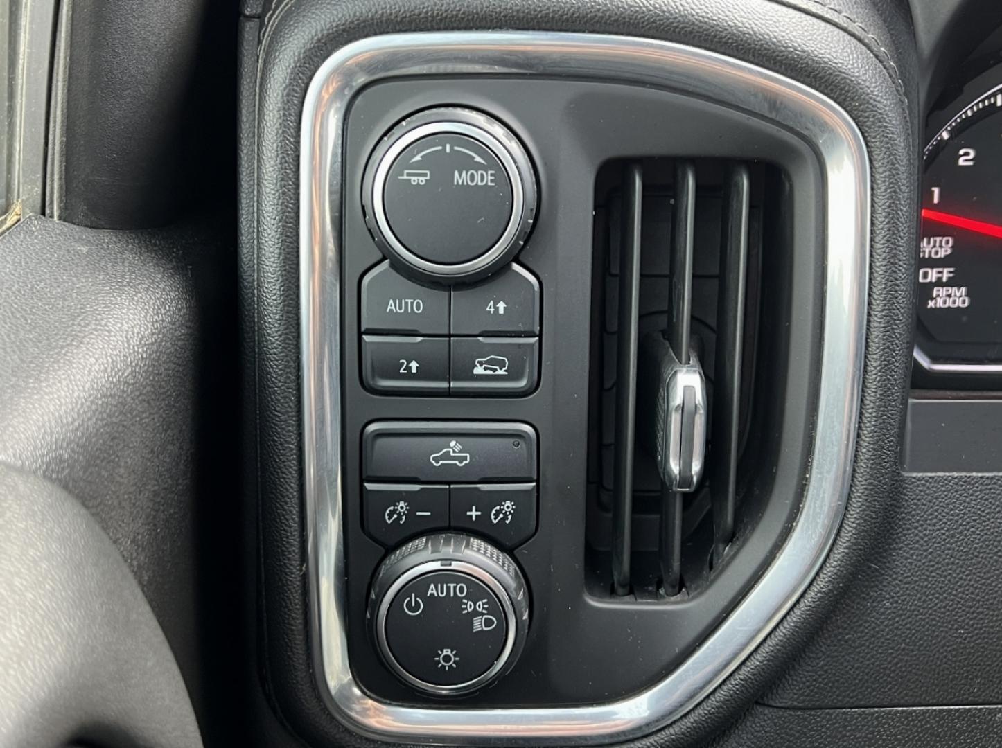 2020 BLACK /Black Leather Chevrolet Silverado 1500 LT Crew Cab 4WD (3GCUYDED6LG) with an 5.3L V8 engine, Automatic transmission, located at 2990 Old Orchard Rd., Jackson, MO, 63755, 37.354214, -89.612106 - 2020 Chevrolet Silverado 1500 LT 143xxx miles 4x4 5.3L V8 Automatic Backup Camera Heated Seats Power Driver Seat Heated Steering Wheel Bluetooth Remote Start Cruise Power Windows/Locks/Mirrors We have financing available and we accept trades! Fill out a credit application on our website - Photo#2