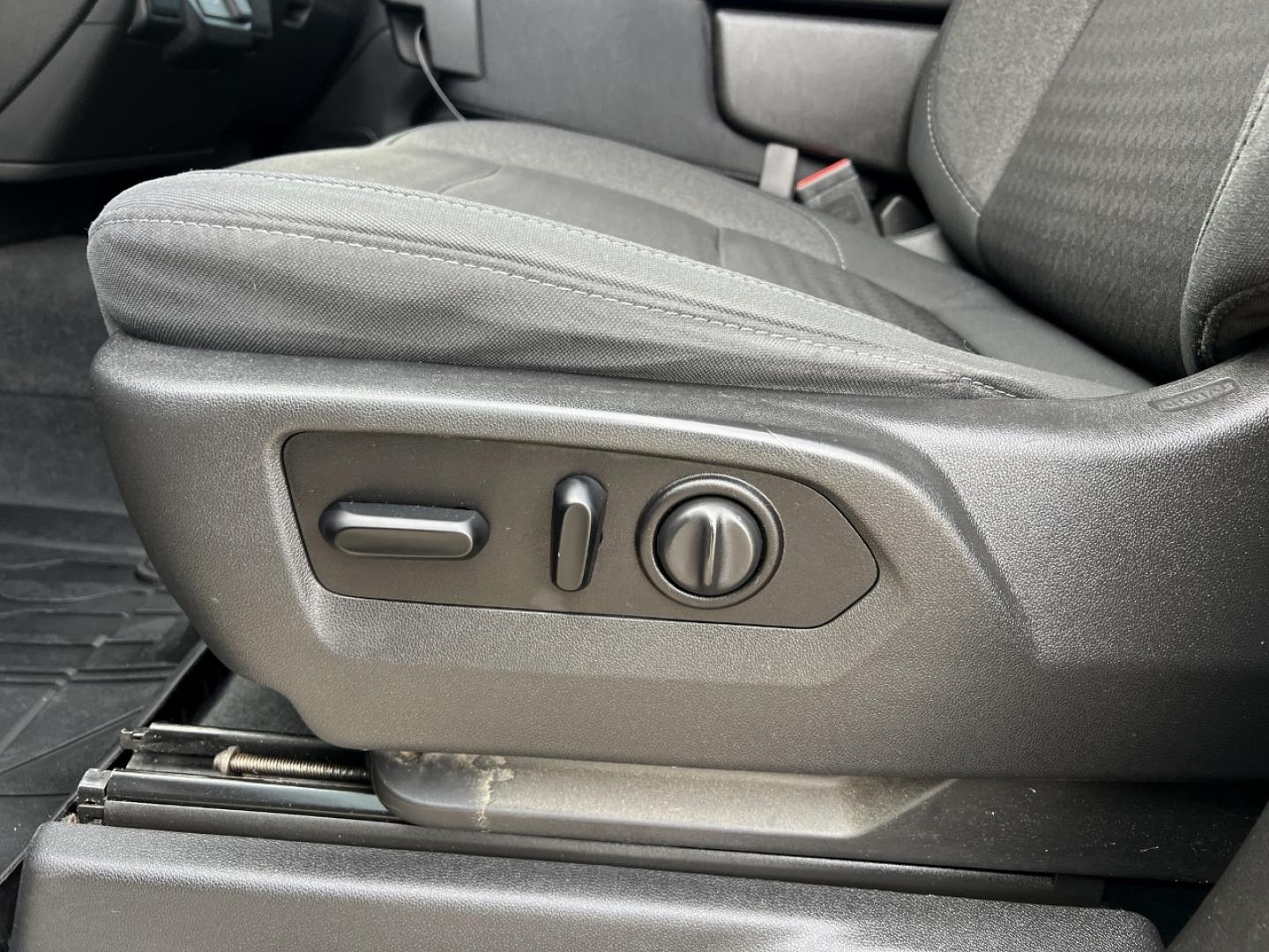 2020 BLACK /Black Leather Chevrolet Silverado 1500 LT Crew Cab 4WD (3GCUYDED6LG) with an 5.3L V8 engine, Automatic transmission, located at 2990 Old Orchard Rd., Jackson, MO, 63755, 37.354214, -89.612106 - 2020 Chevrolet Silverado 1500 LT 143xxx miles 4x4 5.3L V8 Automatic Backup Camera Heated Seats Power Driver Seat Heated Steering Wheel Bluetooth Remote Start Cruise Power Windows/Locks/Mirrors We have financing available and we accept trades! Fill out a credit application on our website - Photo#5