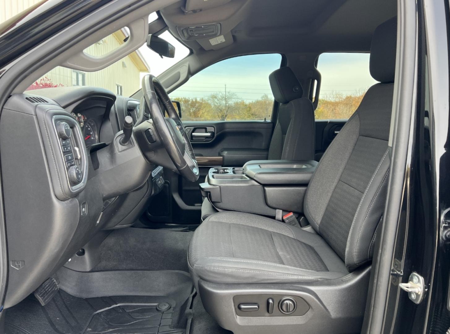 2020 BLACK /Black Leather Chevrolet Silverado 1500 LT Crew Cab 4WD (3GCUYDED6LG) with an 5.3L V8 engine, Automatic transmission, located at 2990 Old Orchard Rd., Jackson, MO, 63755, 37.354214, -89.612106 - 2020 Chevrolet Silverado 1500 LT 143xxx miles 4x4 5.3L V8 Automatic Backup Camera Heated Seats Power Driver Seat Heated Steering Wheel Bluetooth Remote Start Cruise Power Windows/Locks/Mirrors We have financing available and we accept trades! Fill out a credit application on our website - Photo#15