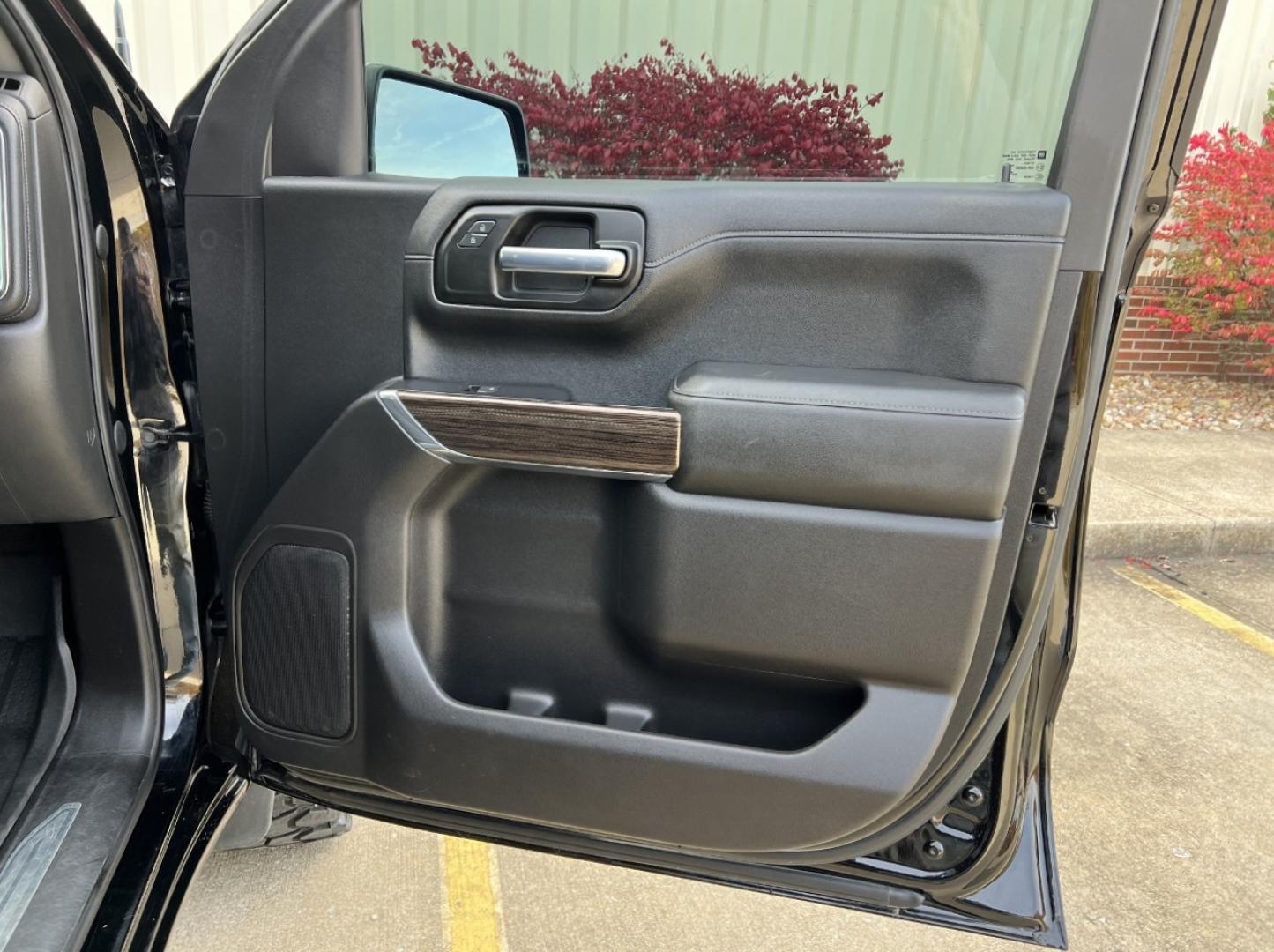 2020 BLACK /Black Leather Chevrolet Silverado 1500 LT Crew Cab 4WD (3GCUYDED6LG) with an 5.3L V8 engine, Automatic transmission, located at 2990 Old Orchard Rd., Jackson, MO, 63755, 37.354214, -89.612106 - 2020 Chevrolet Silverado 1500 LT 143xxx miles 4x4 5.3L V8 Automatic Backup Camera Heated Seats Power Driver Seat Heated Steering Wheel Bluetooth Remote Start Cruise Power Windows/Locks/Mirrors We have financing available and we accept trades! Fill out a credit application on our website - Photo#16