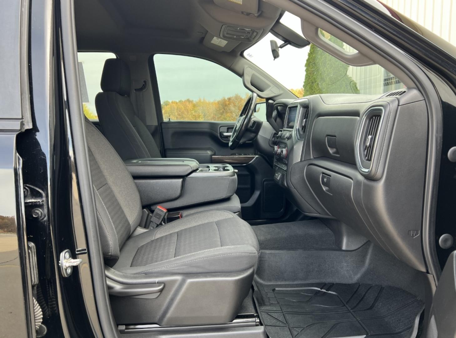 2020 BLACK /Black Leather Chevrolet Silverado 1500 LT Crew Cab 4WD (3GCUYDED6LG) with an 5.3L V8 engine, Automatic transmission, located at 2990 Old Orchard Rd., Jackson, MO, 63755, 37.354214, -89.612106 - 2020 Chevrolet Silverado 1500 LT 143xxx miles 4x4 5.3L V8 Automatic Backup Camera Heated Seats Power Driver Seat Heated Steering Wheel Bluetooth Remote Start Cruise Power Windows/Locks/Mirrors We have financing available and we accept trades! Fill out a credit application on our website - Photo#17