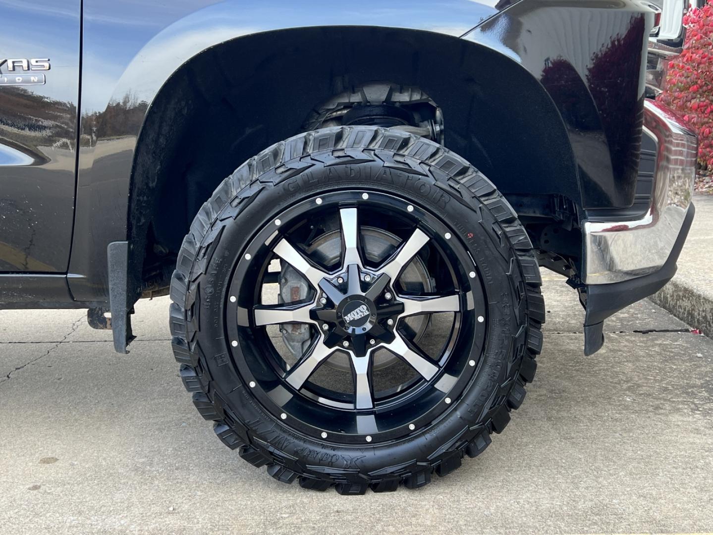 2020 BLACK /Black Leather Chevrolet Silverado 1500 LT Crew Cab 4WD (3GCUYDED6LG) with an 5.3L V8 engine, Automatic transmission, located at 2990 Old Orchard Rd., Jackson, MO, 63755, 37.354214, -89.612106 - 2020 Chevrolet Silverado 1500 LT 143xxx miles 4x4 5.3L V8 Automatic Backup Camera Heated Seats Power Driver Seat Heated Steering Wheel Bluetooth Remote Start Cruise Power Windows/Locks/Mirrors We have financing available and we accept trades! Fill out a credit application on our website - Photo#38
