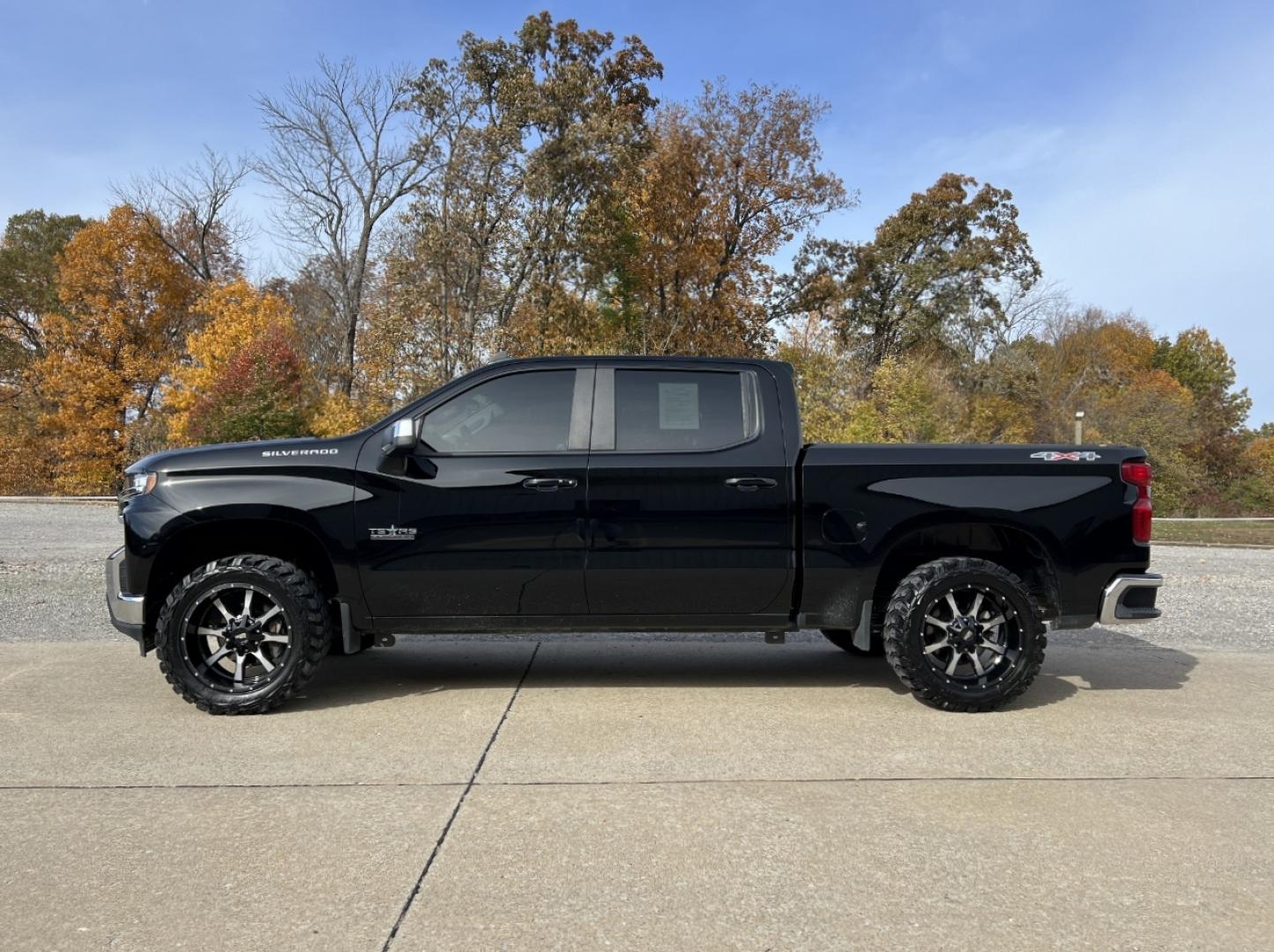 2020 BLACK /Black Leather Chevrolet Silverado 1500 LT Crew Cab 4WD (3GCUYDED6LG) with an 5.3L V8 engine, Automatic transmission, located at 2990 Old Orchard Rd., Jackson, MO, 63755, 37.354214, -89.612106 - 2020 Chevrolet Silverado 1500 LT 143xxx miles 4x4 5.3L V8 Automatic Backup Camera Heated Seats Power Driver Seat Heated Steering Wheel Bluetooth Remote Start Cruise Power Windows/Locks/Mirrors We have financing available and we accept trades! Fill out a credit application on our website - Photo#8
